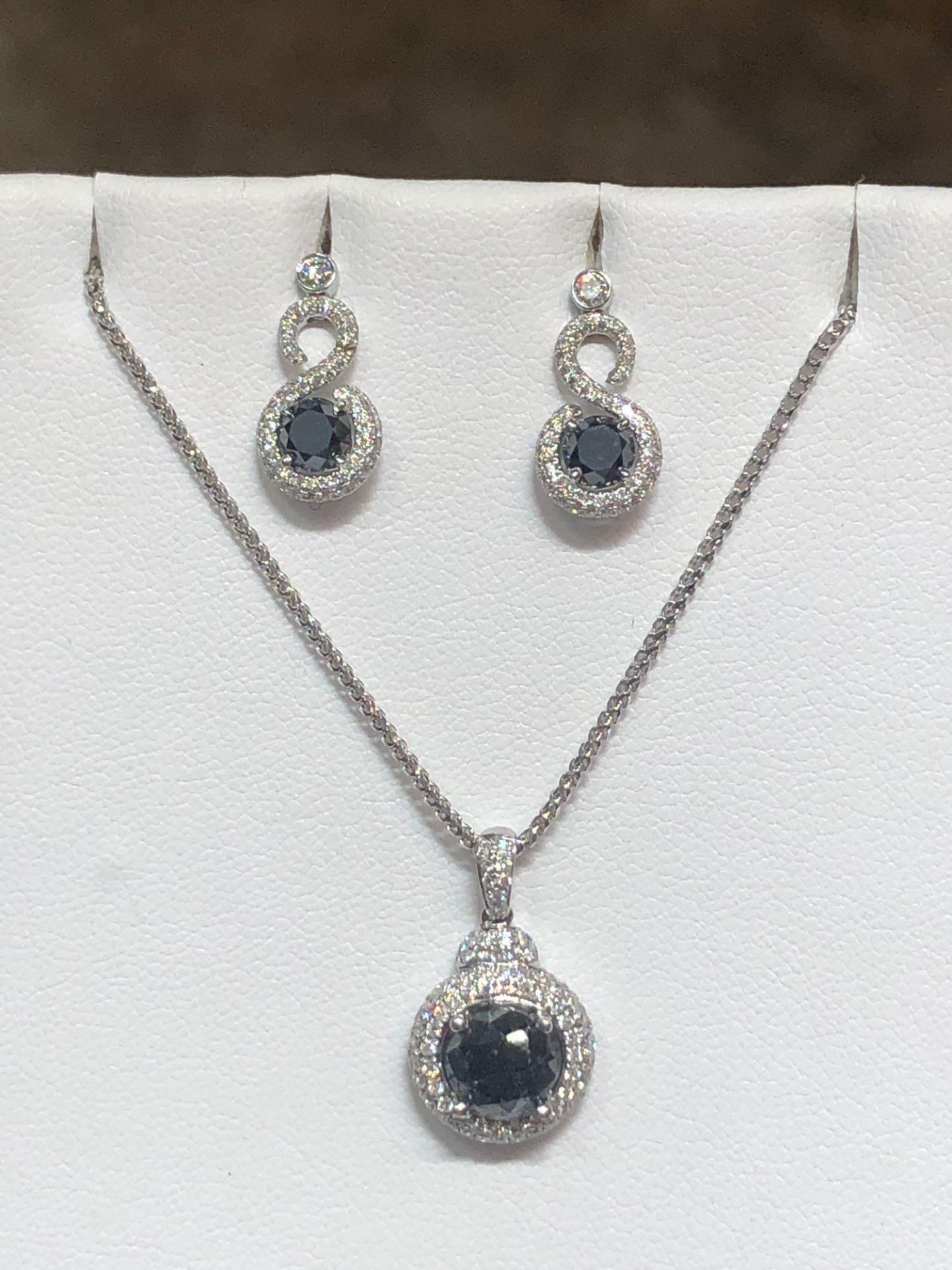 1.60CT BLACK DIAMOND/ .53CT WHITE DIAMOND NECKLACE 18KT WHITE GOLD AND 1.06CT BLACK DIAMOND/.39CT WH - Bild 5 aus 9