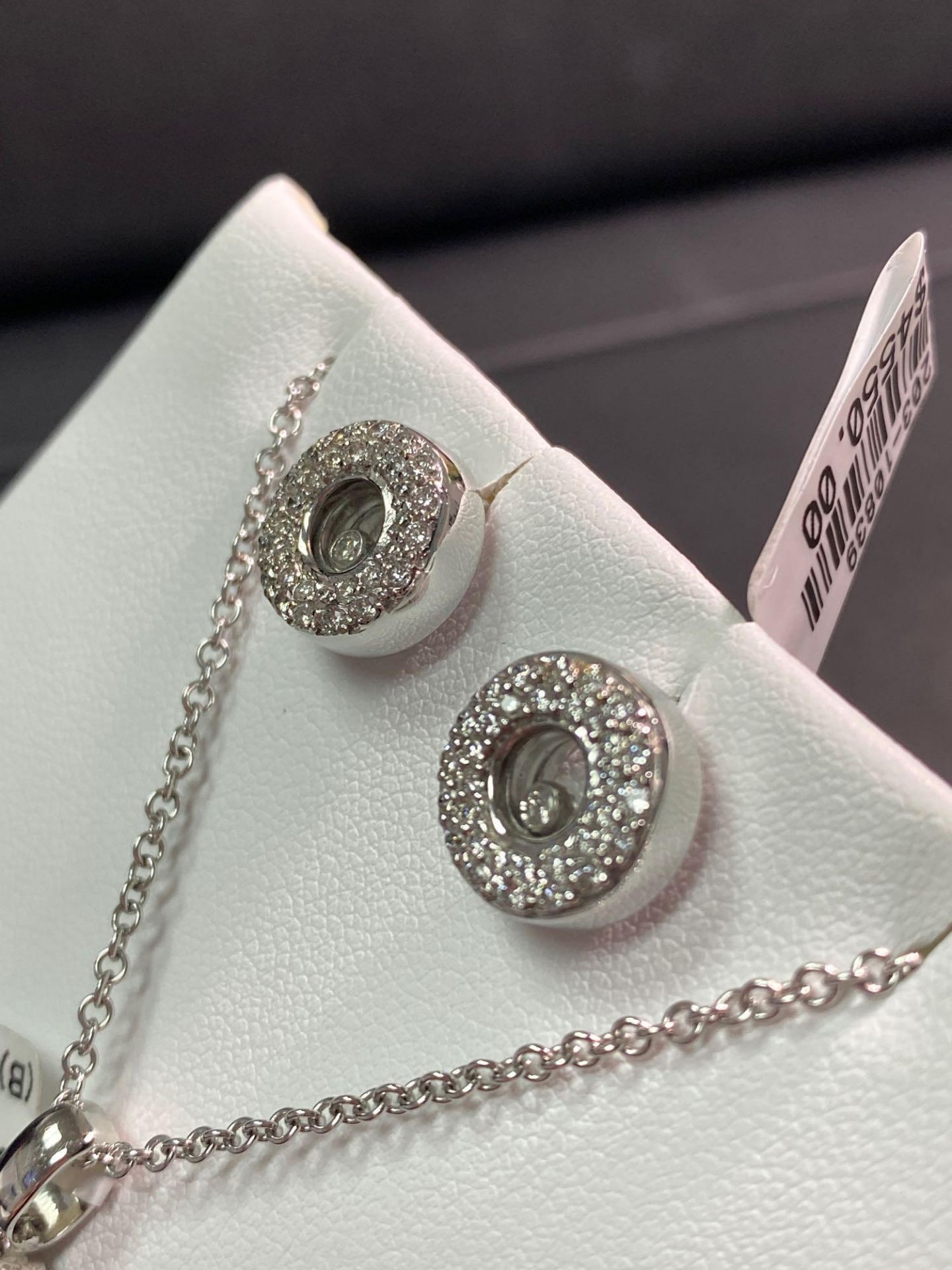 .80CT DIAMOND PENDANT 18K AND .80CT DIAMOND PAVE CIRCLE EARRINGS 18KW SET - Image 3 of 15