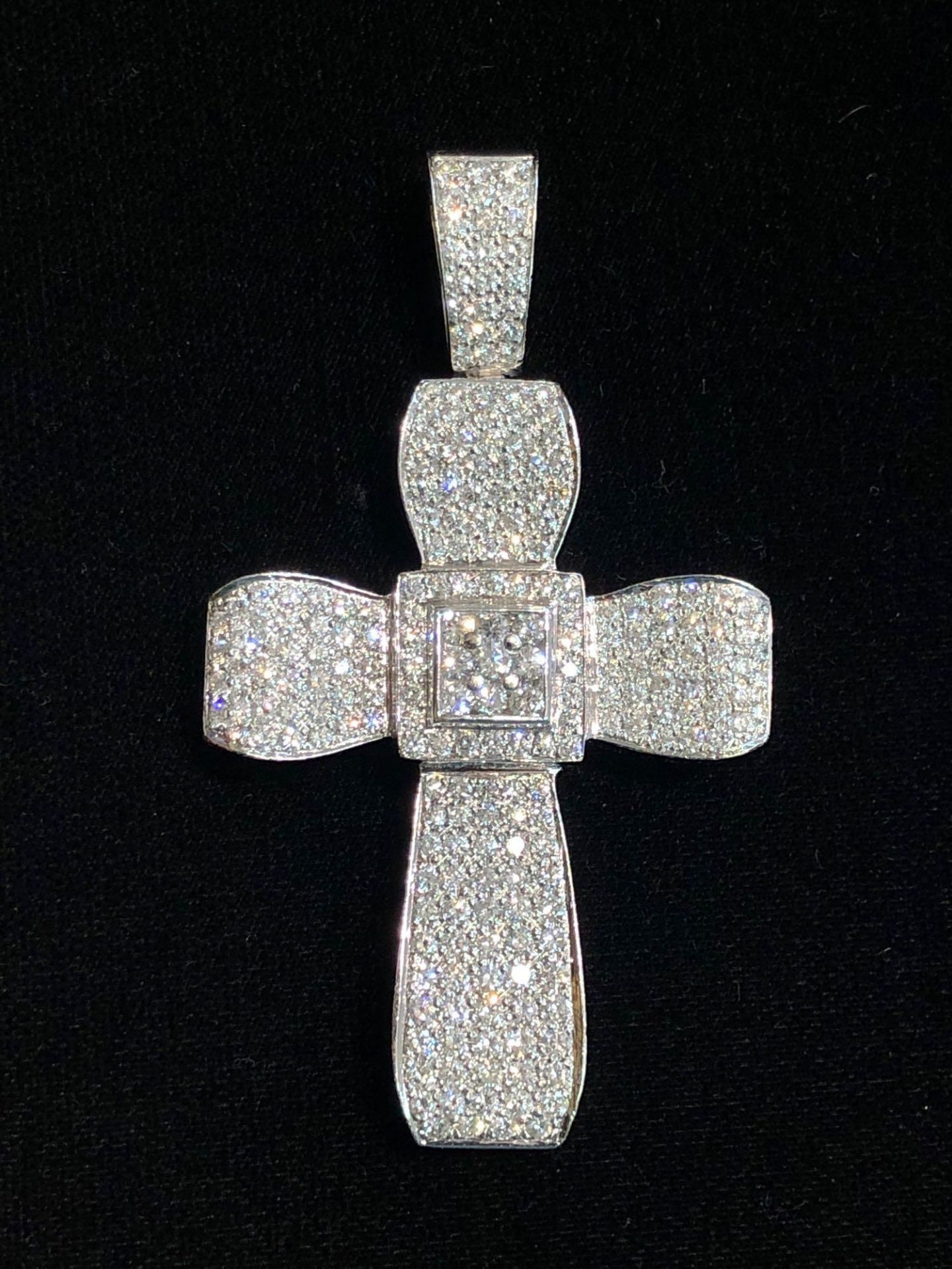 ESTATE APPROX 10.00CT TW DIAMOND CROSS PENDANT 14K WHITE GOLD - Bild 2 aus 8