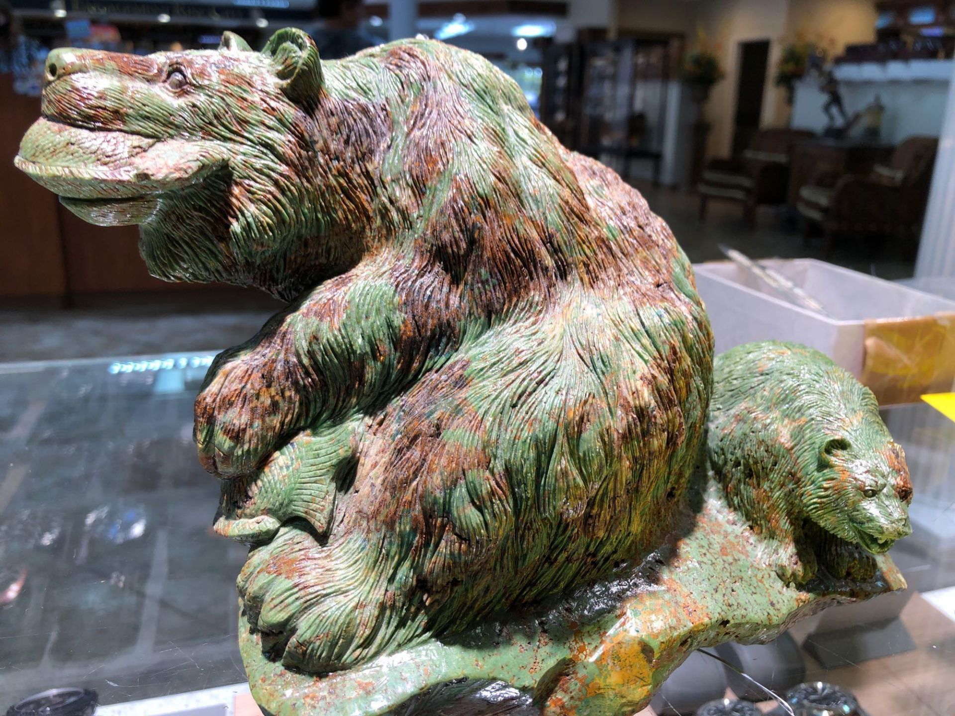 JADE BEARS STATUE