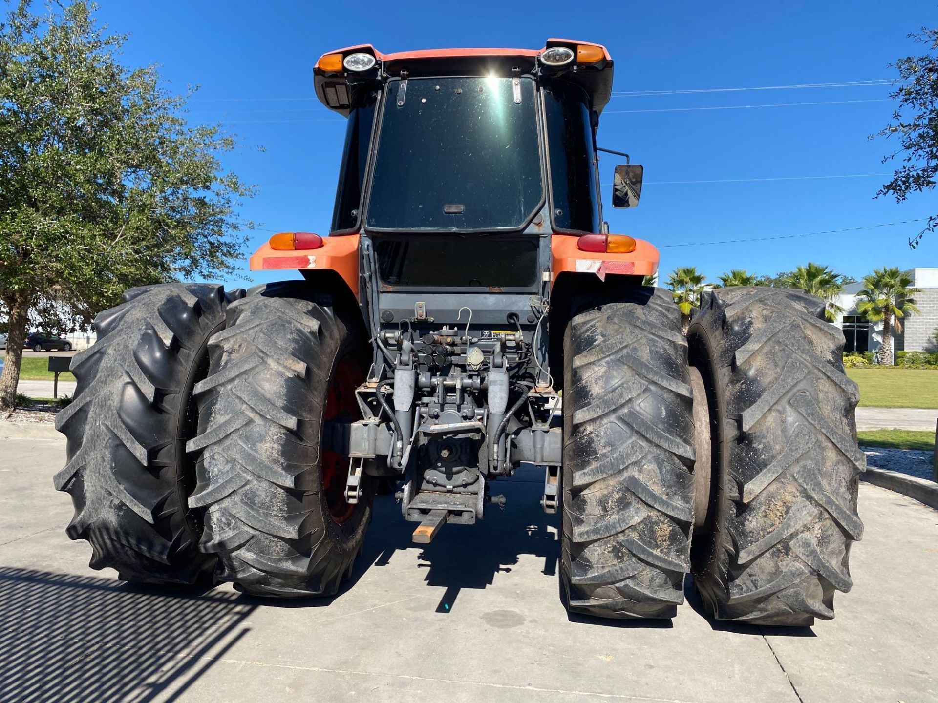 2012 KUBOTA M9960 DIESEL TRACTOR, DUAL REAR WHEELS, ENCLOSED CAB, HEAT, A/C BLOWS COLD - Image 19 of 44