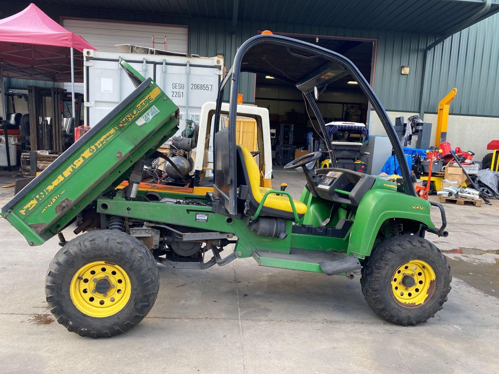 JOHN DEERE GATOR XUV UTILITY CART WITH HYDRAULIC DUMP BED, GAS POWERED, 1,713 HOURS SHOWING 4x4 - Image 6 of 9
