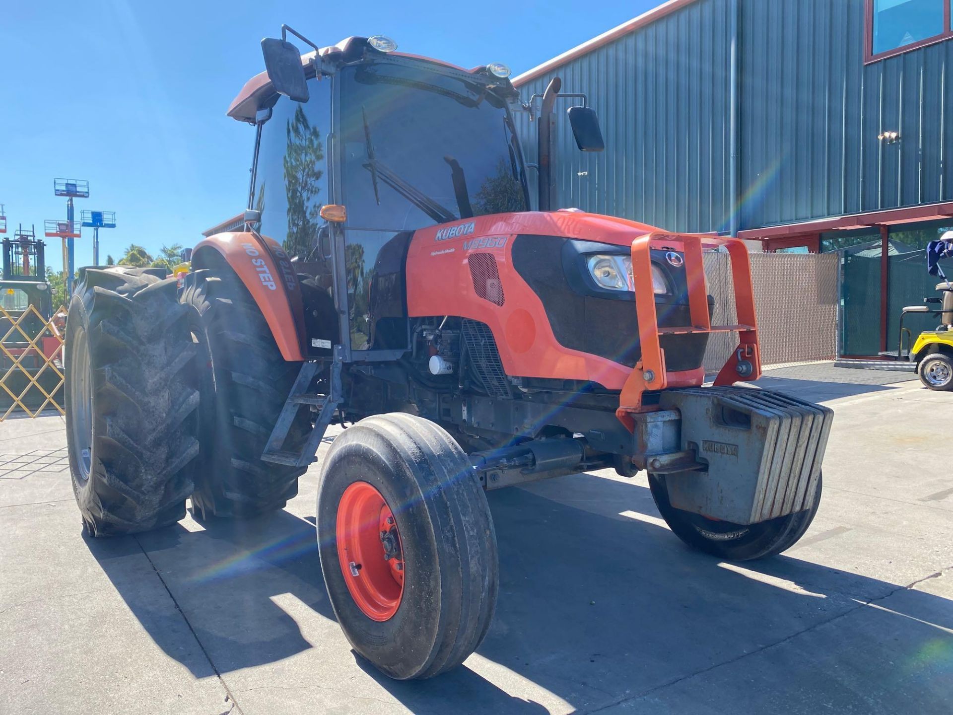 2012 KUBOTA M9960 DIESEL TRACTOR, DUAL REAR WHEELS, ENCLOSED CAB, HEAT, A/C BLOWS COLD - Image 5 of 44