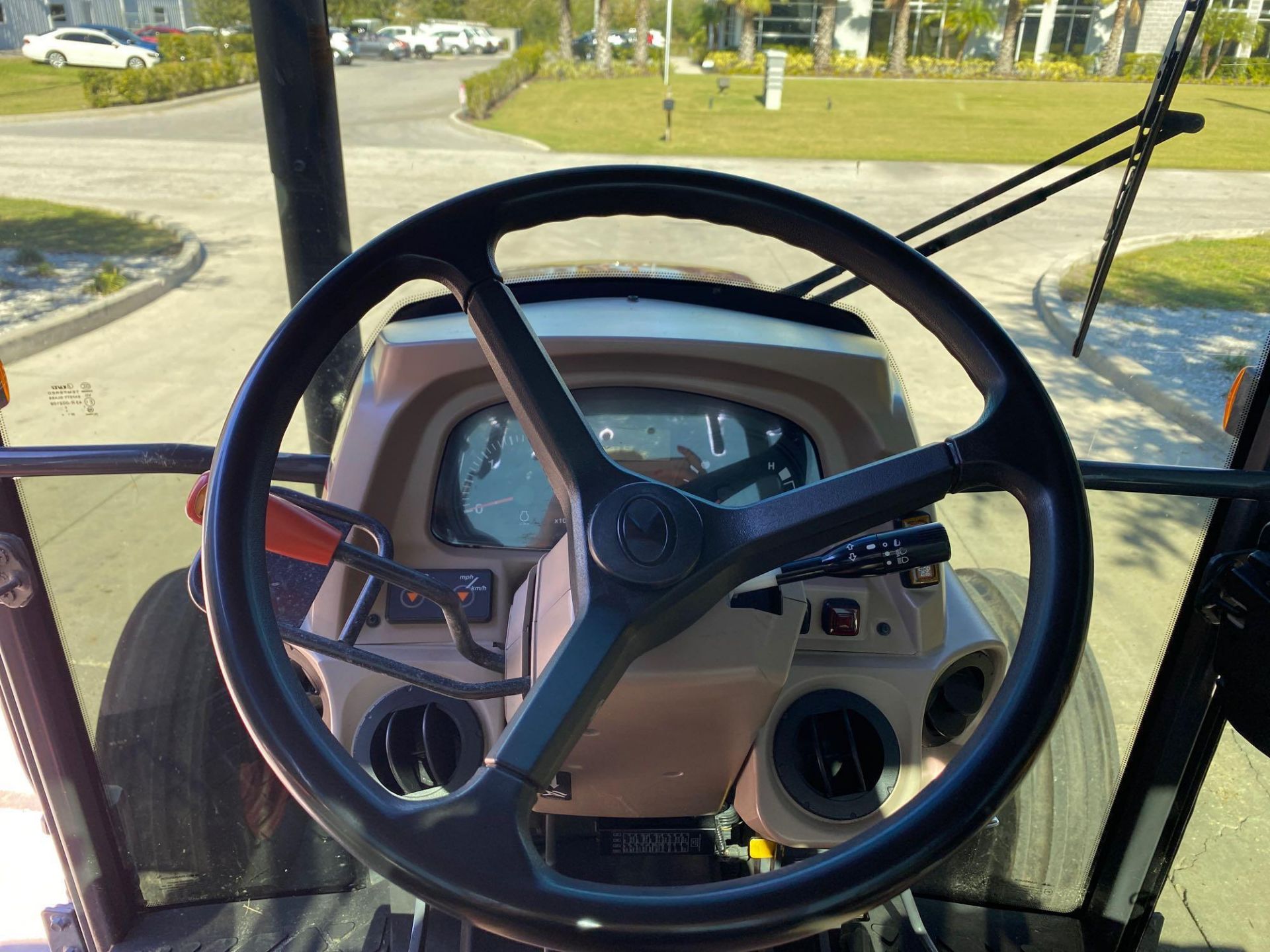 2012 KUBOTA M9960 DIESEL TRACTOR, DUAL REAR WHEELS, ENCLOSED CAB, HEAT, A/C BLOWS COLD - Image 31 of 44