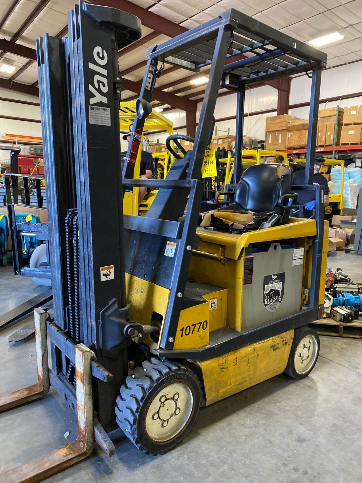 YALE ELECTRIC FORKLIFT MODEL ERC040, 4,000 LB CAPACITY, 189" HEIGHT CAP, 48V, TILT, POWERS ON, WILL - Image 4 of 16