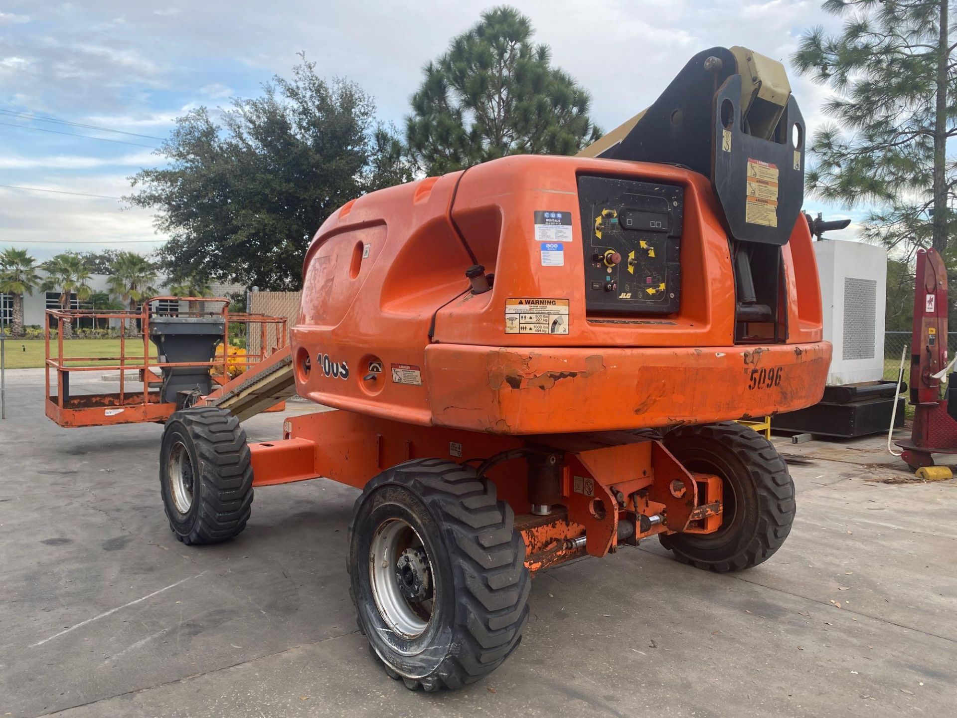 2012 JLG 400S DIESEL BOOM LIFT, 40' PLATFORM HEIGHT - Image 10 of 23