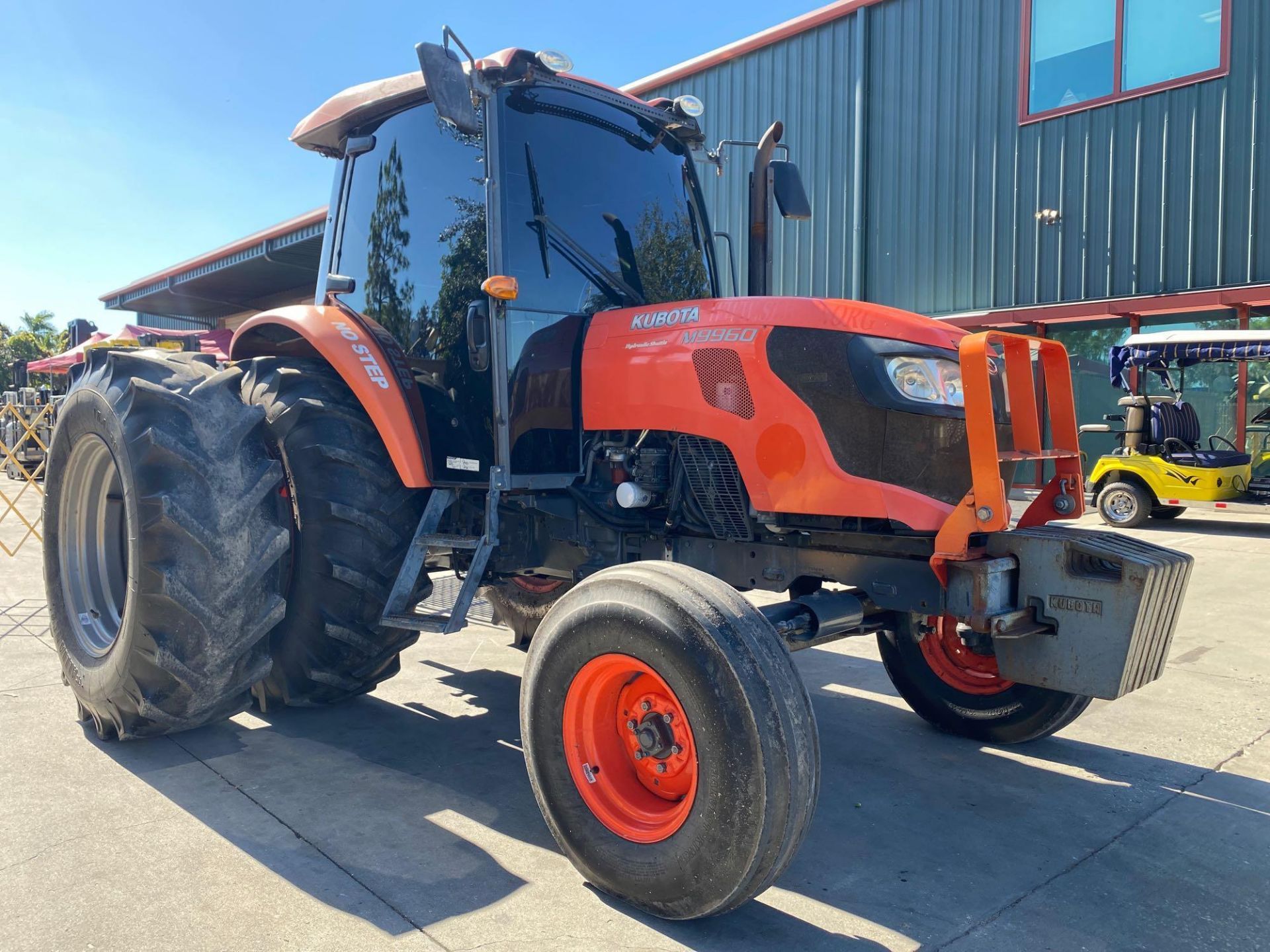 2012 KUBOTA M9960 DIESEL TRACTOR, DUAL REAR WHEELS, ENCLOSED CAB, HEAT, A/C BLOWS COLD - Image 4 of 44