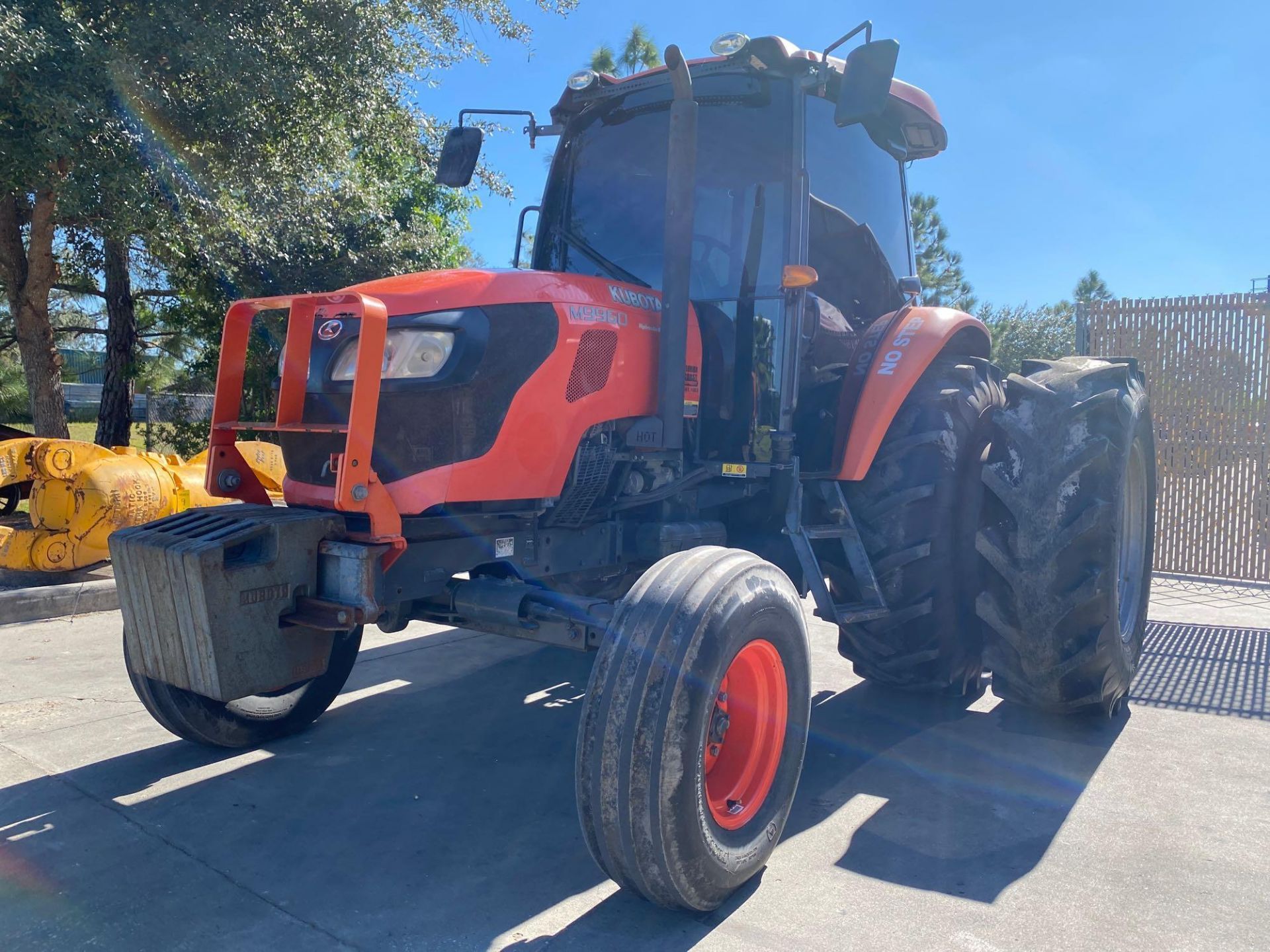 2012 KUBOTA M9960 DIESEL TRACTOR, DUAL REAR WHEELS, ENCLOSED CAB, HEAT, A/C BLOWS COLD - Image 9 of 44