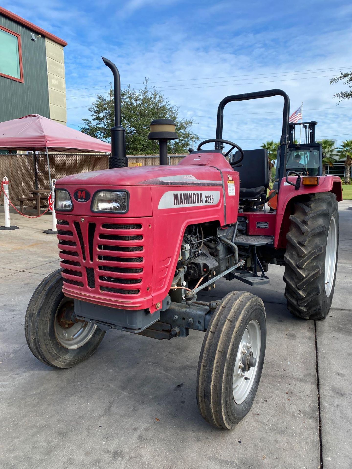 MAHINDRA 3325DI DIESEL TRACTOR, PTO, 3 POINT HITCH, RUNS AND DRIVES - Image 18 of 26