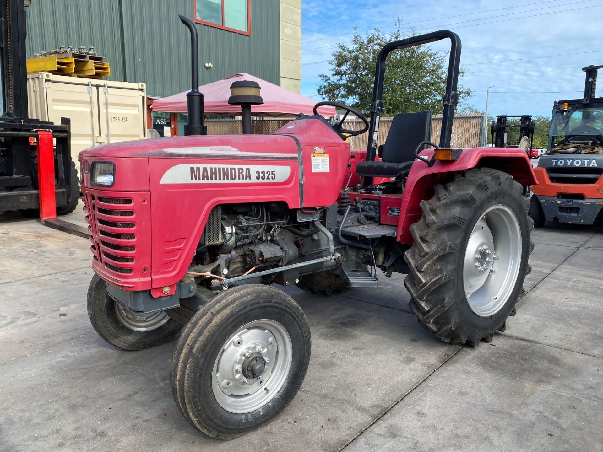 MAHINDRA 3325DI DIESEL TRACTOR, PTO, 3 POINT HITCH, RUNS AND DRIVES - Image 4 of 26