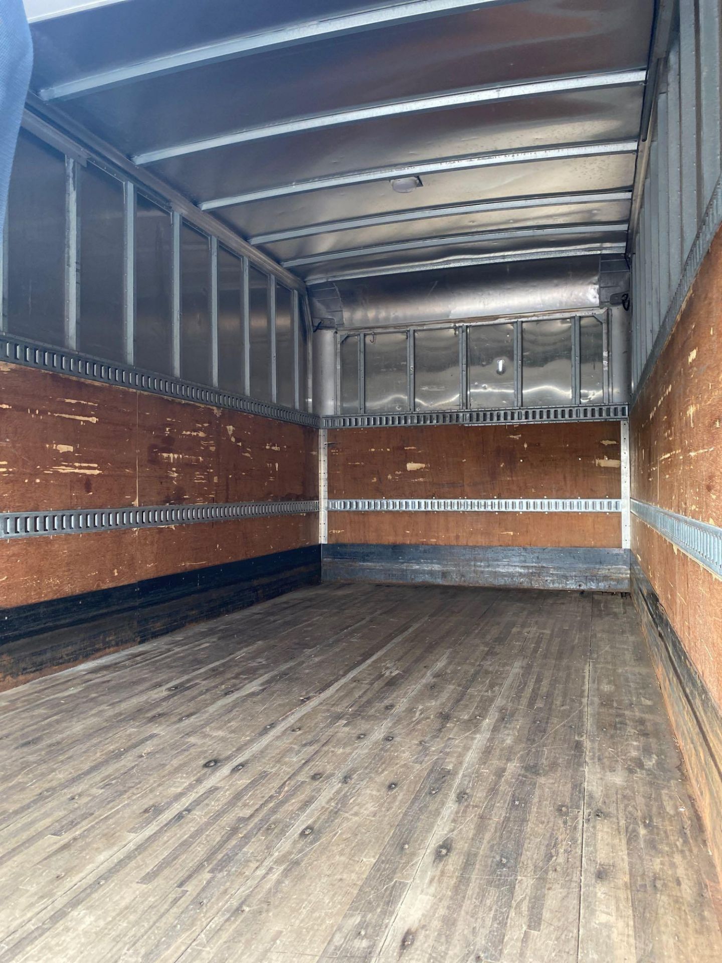 IH4300 BOX TRUCK, 16' X 8' BED, 4,000 LB CAPACITY LIFT GATE, NEWER ROLL UP BACK DOOR - Image 23 of 24