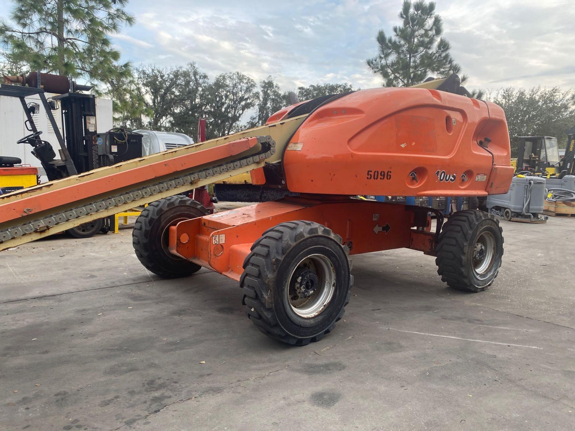 2012 JLG 400S DIESEL BOOM LIFT, 40' PLATFORM HEIGHT - Image 4 of 23