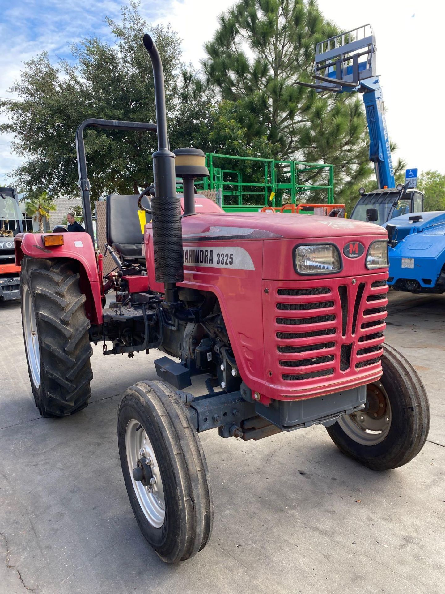 MAHINDRA 3325DI DIESEL TRACTOR, PTO, 3 POINT HITCH, RUNS AND DRIVES - Image 19 of 26