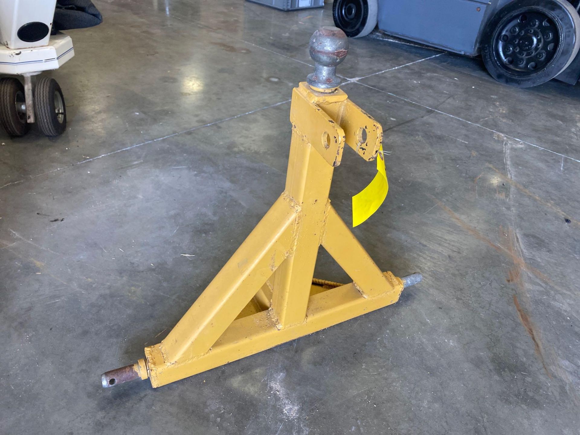 TRACTOR 3 PT HITCH ATTACHMENT