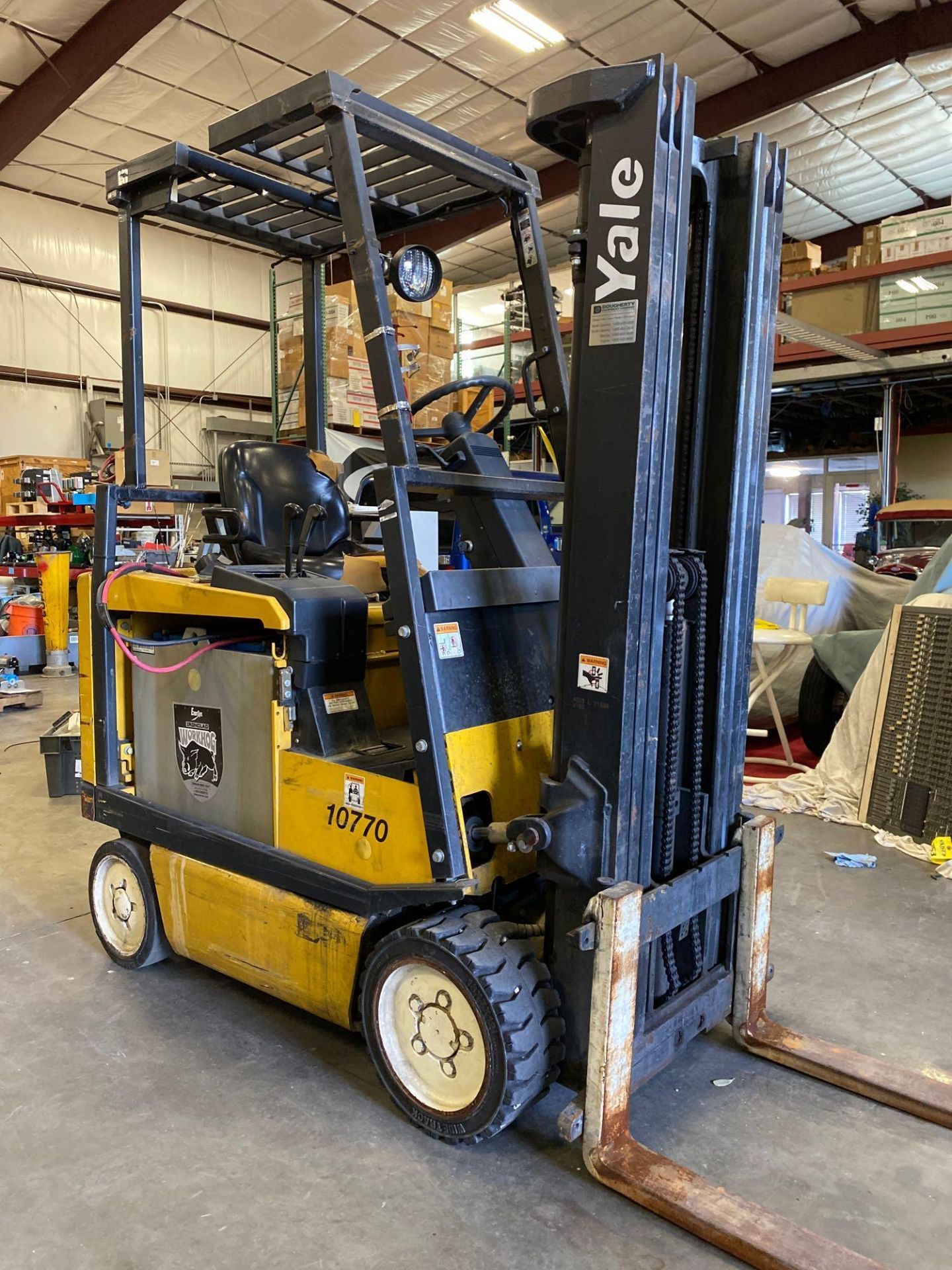 YALE ELECTRIC FORKLIFT MODEL ERC040, 4,000 LB CAPACITY, 189" HEIGHT CAP, 48V, TILT, POWERS ON, WILL - Image 8 of 16