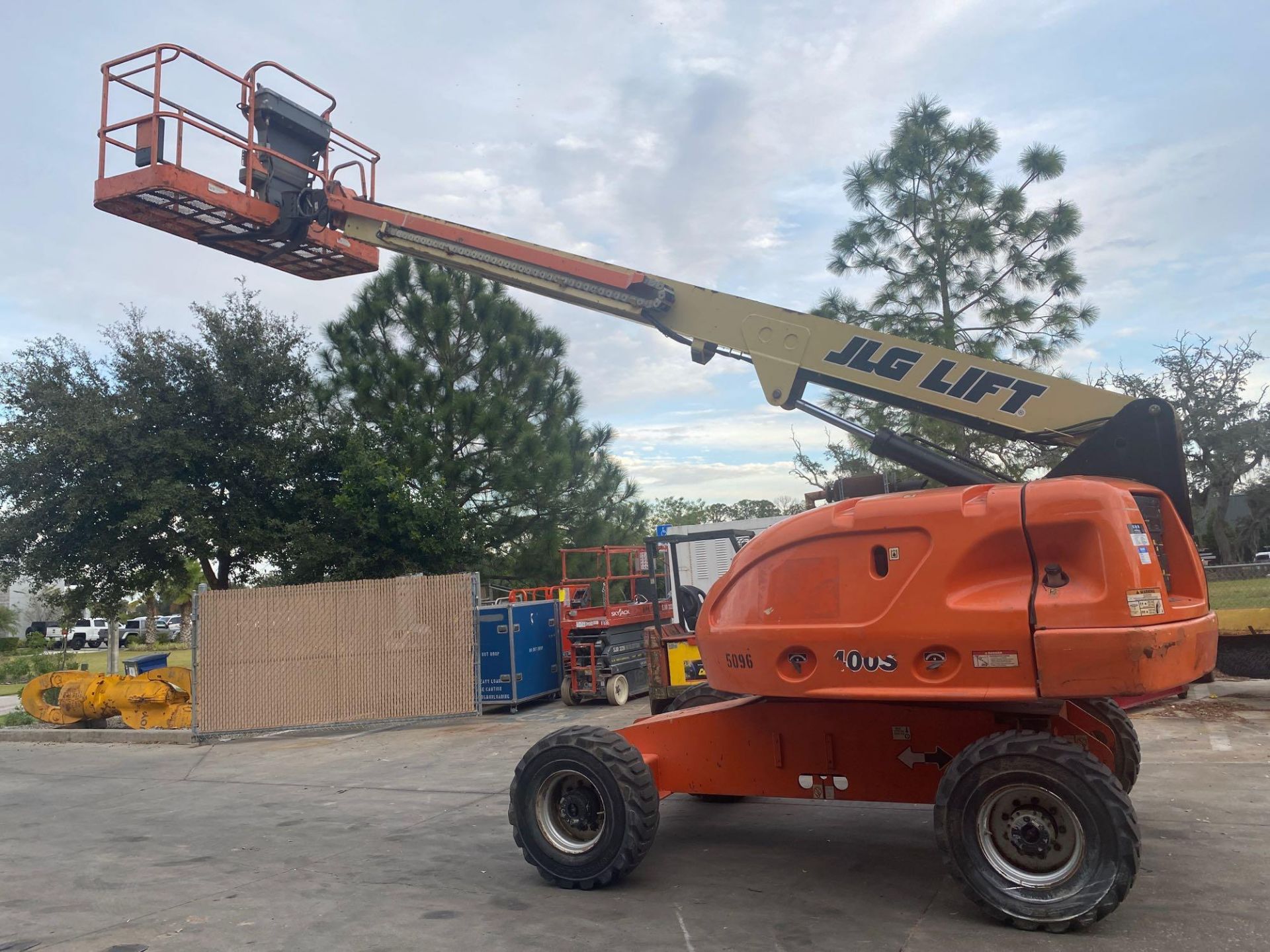 2012 JLG 400S DIESEL BOOM LIFT, 40' PLATFORM HEIGHT - Image 22 of 23