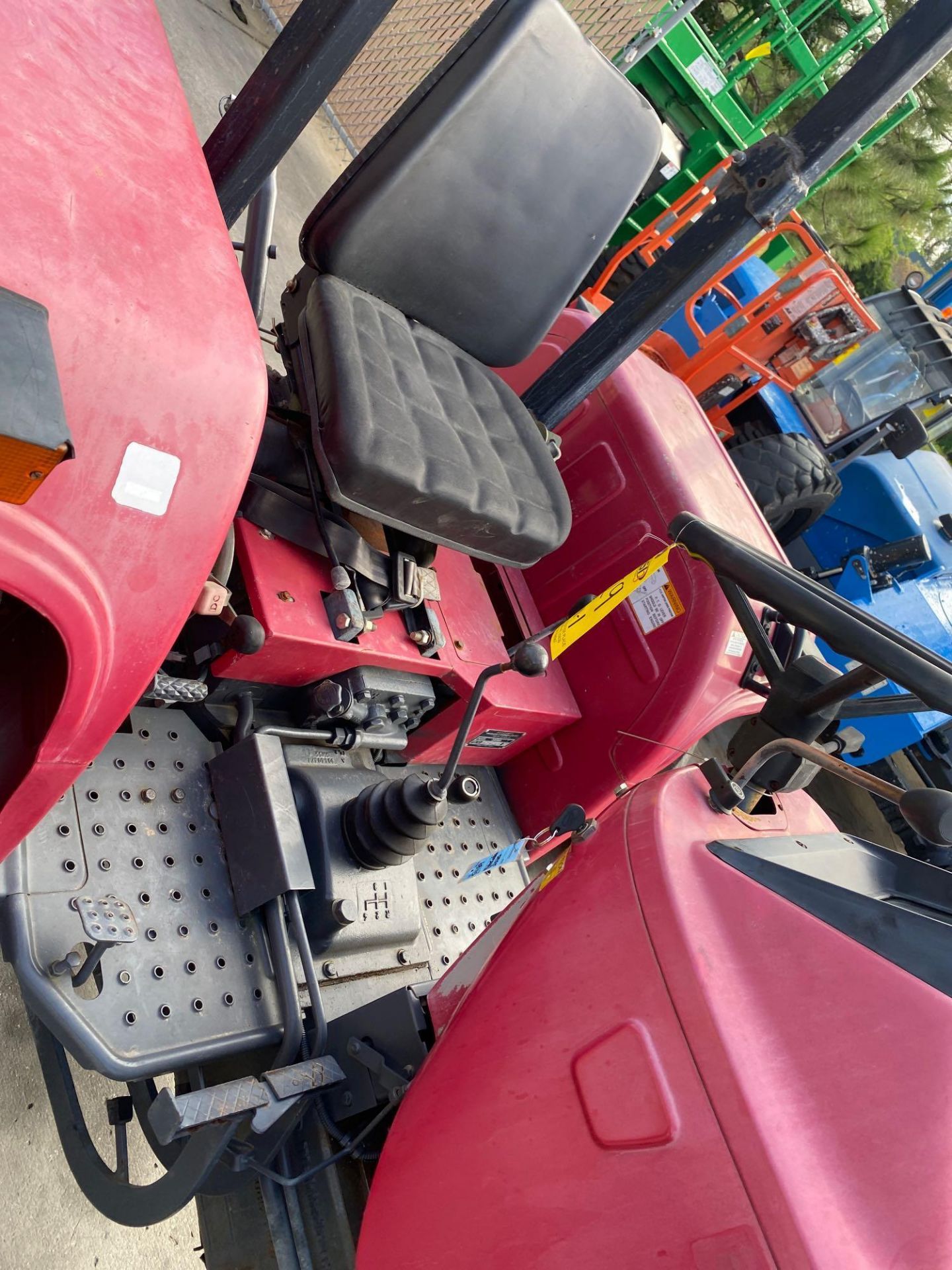 MAHINDRA 3325DI DIESEL TRACTOR, PTO, 3 POINT HITCH, RUNS AND DRIVES - Image 21 of 26