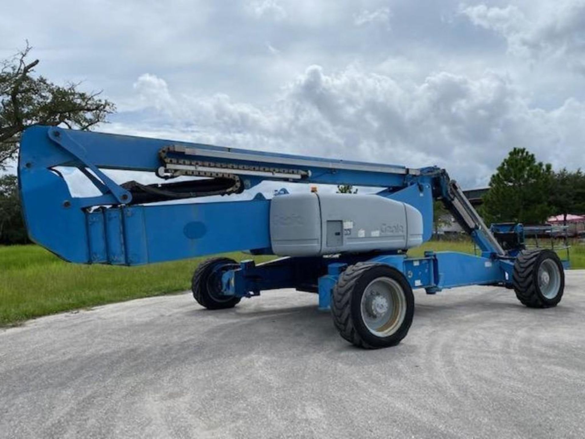 2013 GENIE ZX 135/70 DIESEL ARTICULATING BOOM LIFT, CRAB STEERING AND EXTENDABLE LEGS - Image 23 of 38