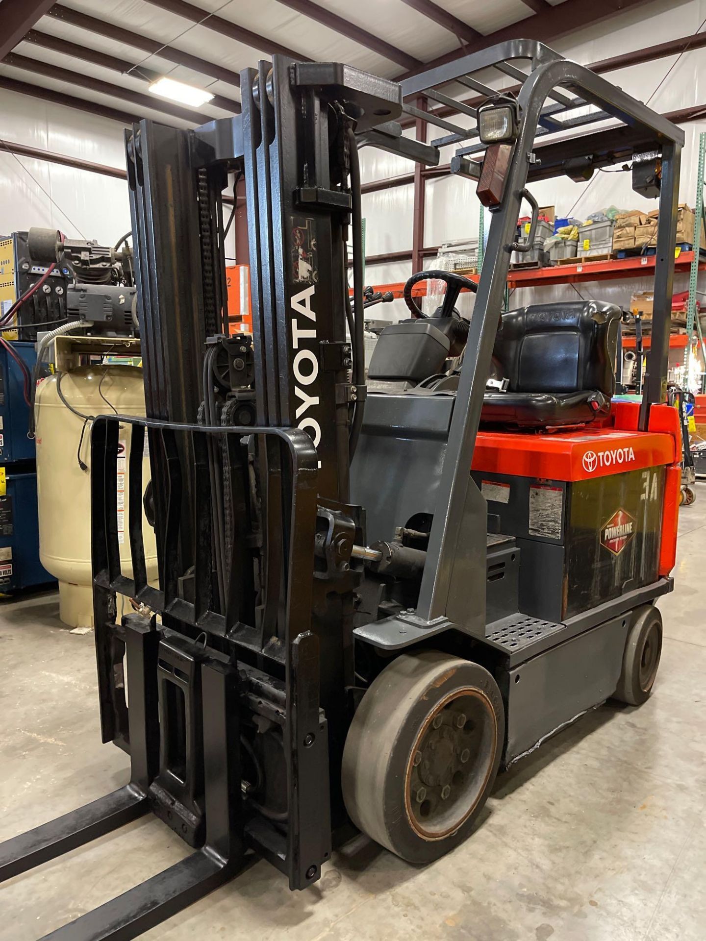 TOYOTA 7FBCU25 ELECTRIC FORKLIFT, 5,000 LB CAPACITY, 170.5" HEIGHT CAPACITY