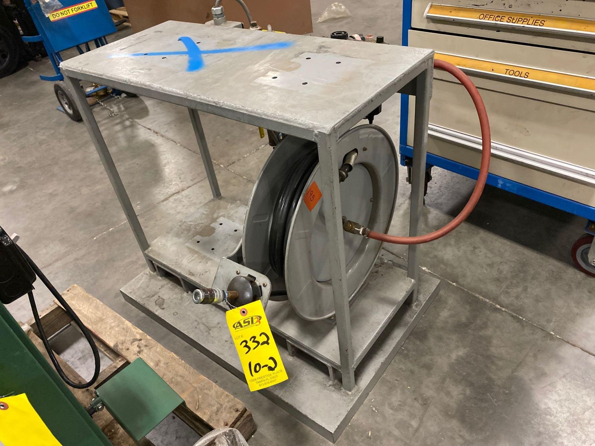 PNEUMATIC HOSE REEL WITH HEAVY DUTY SOLID STEEL TABLE