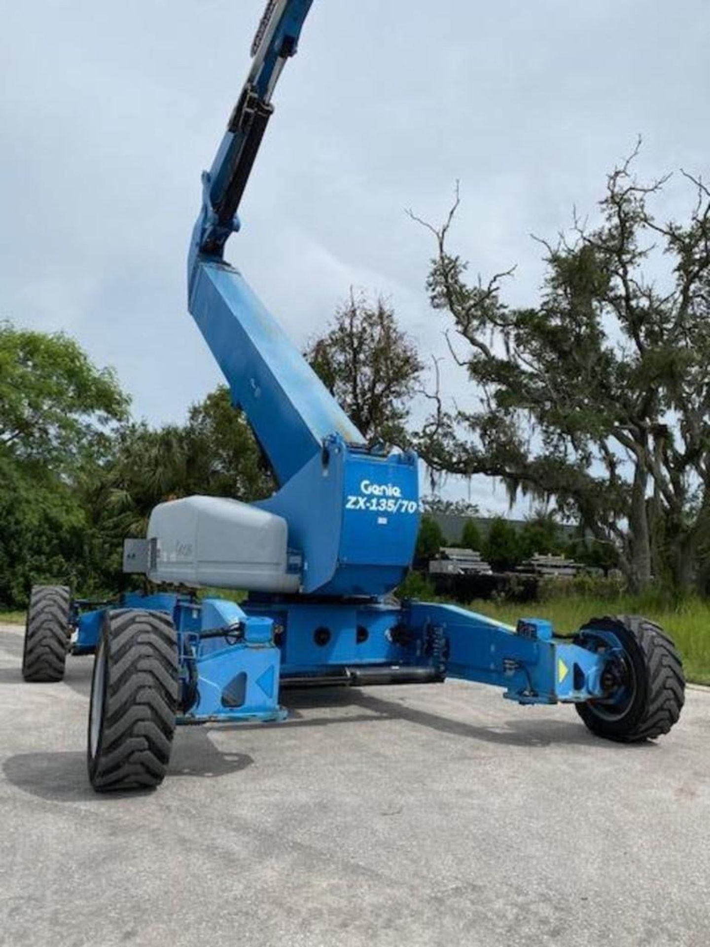 2013 GENIE ZX 135/70 DIESEL ARTICULATING BOOM LIFT, CRAB STEERING AND EXTENDABLE LEGS - Image 3 of 38