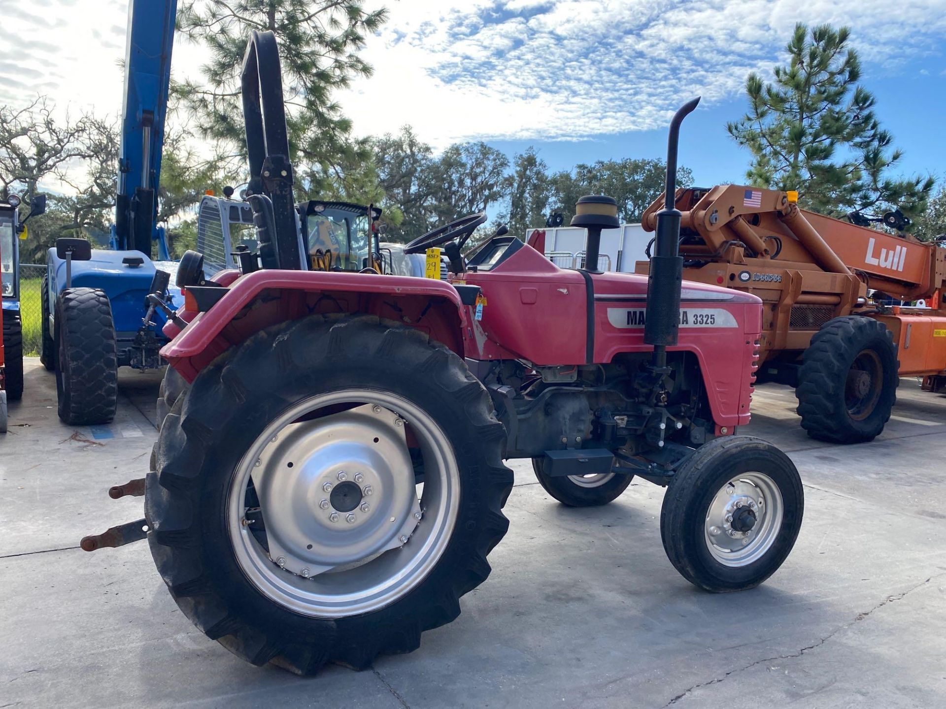 MAHINDRA 3325DI DIESEL TRACTOR, PTO, 3 POINT HITCH, RUNS AND DRIVES - Image 11 of 26