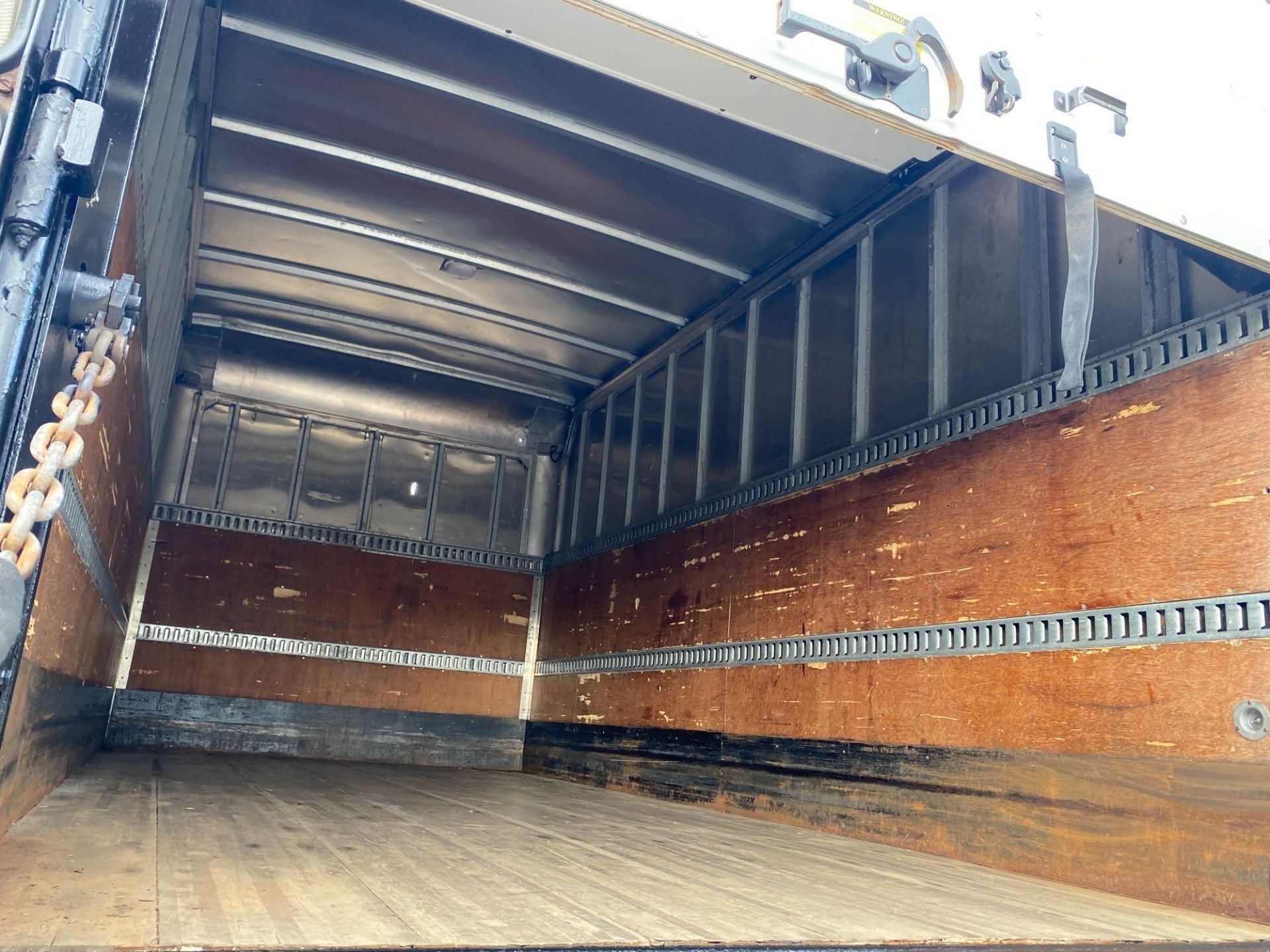 IH4300 BOX TRUCK, 16' X 8' BED, 4,000 LB CAPACITY LIFT GATE, NEWER ROLL UP BACK DOOR - Image 22 of 24