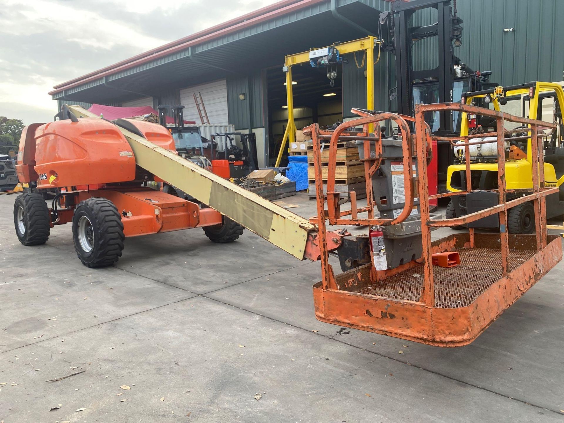 2012 JLG 400S DIESEL BOOM LIFT, 40' PLATFORM HEIGHT