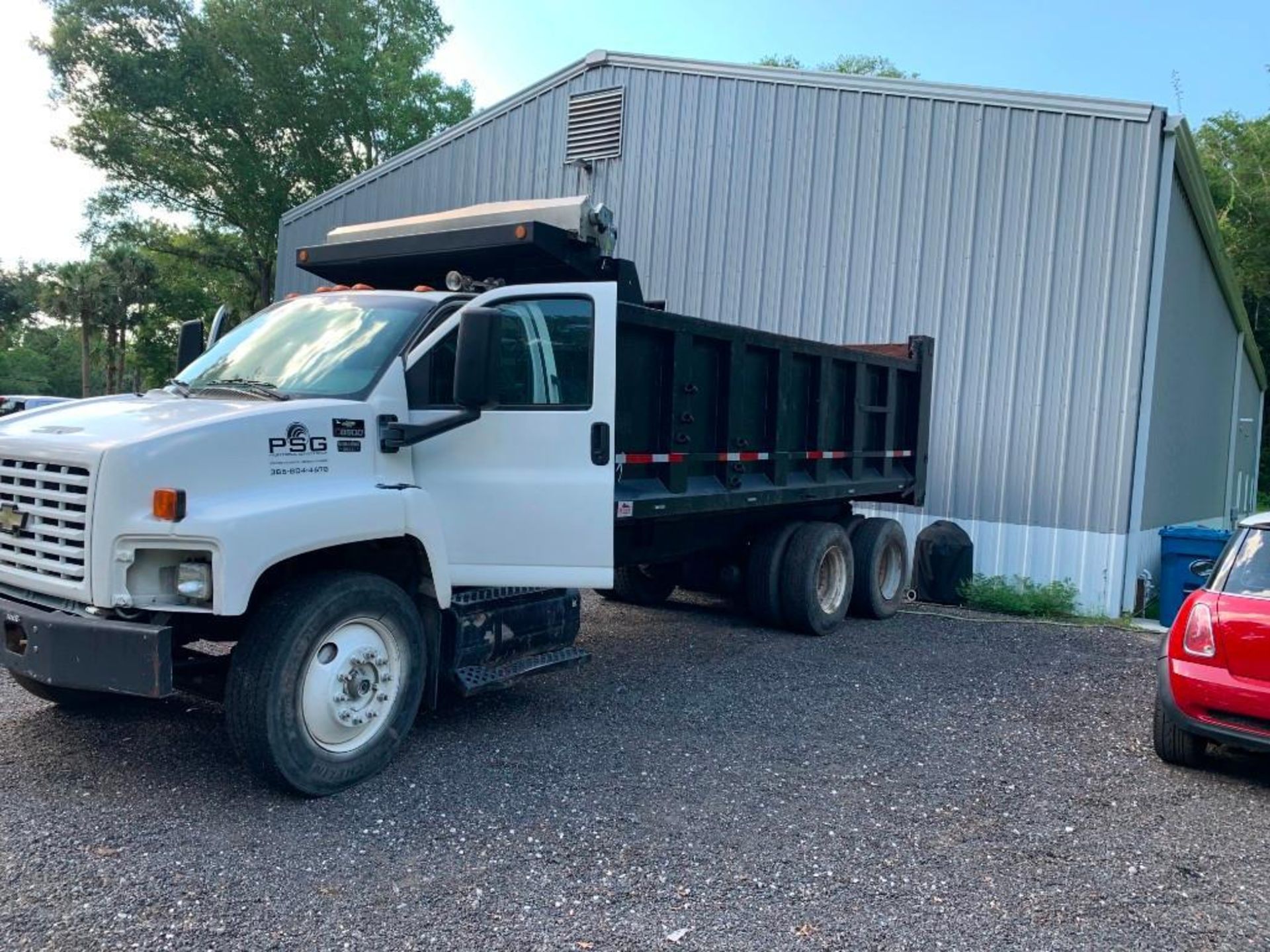 2003 GMC 8500 TANDEM AXLE DUMP TRUCK, NEW TIRES/WHEELS, DUMP BED - Image 2 of 16