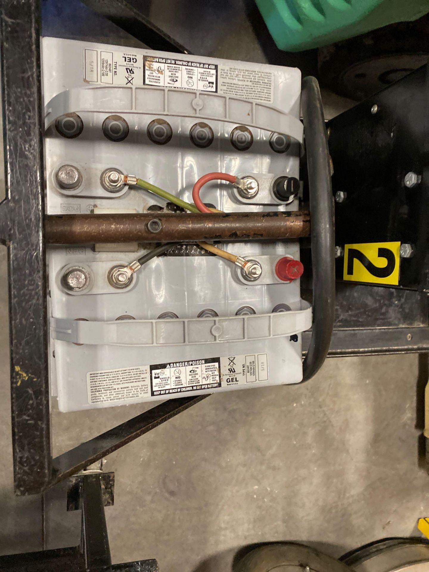 TCI MOBILITY BATTERY CART WITH 2 BATTERIES AND CHARGER - Image 4 of 5