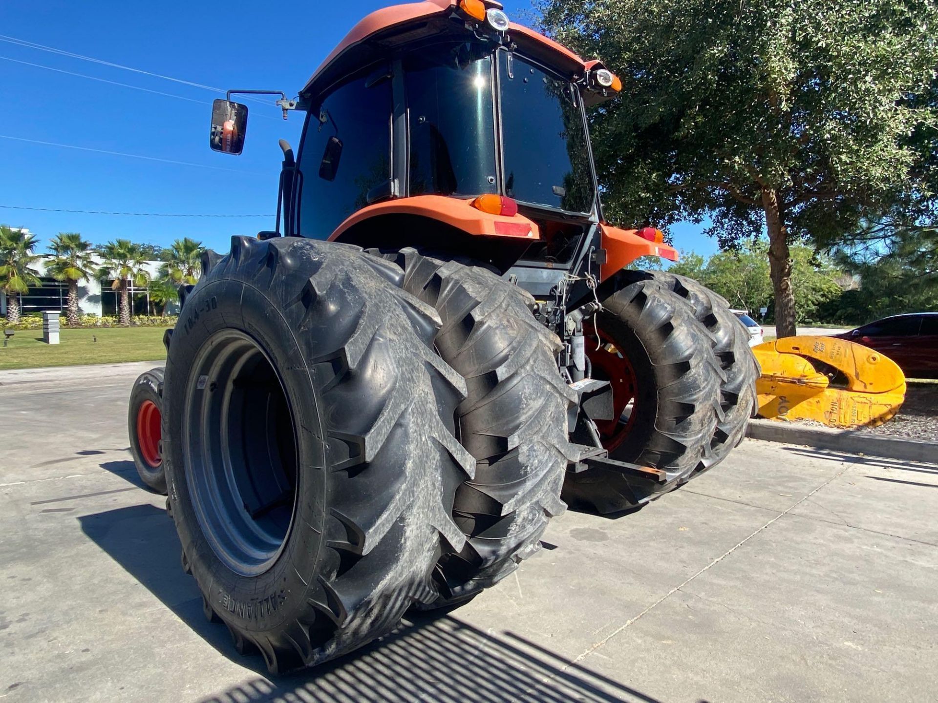 2012 KUBOTA M9960 DIESEL TRACTOR, DUAL REAR WHEELS, ENCLOSED CAB, HEAT, A/C BLOWS COLD - Image 24 of 44