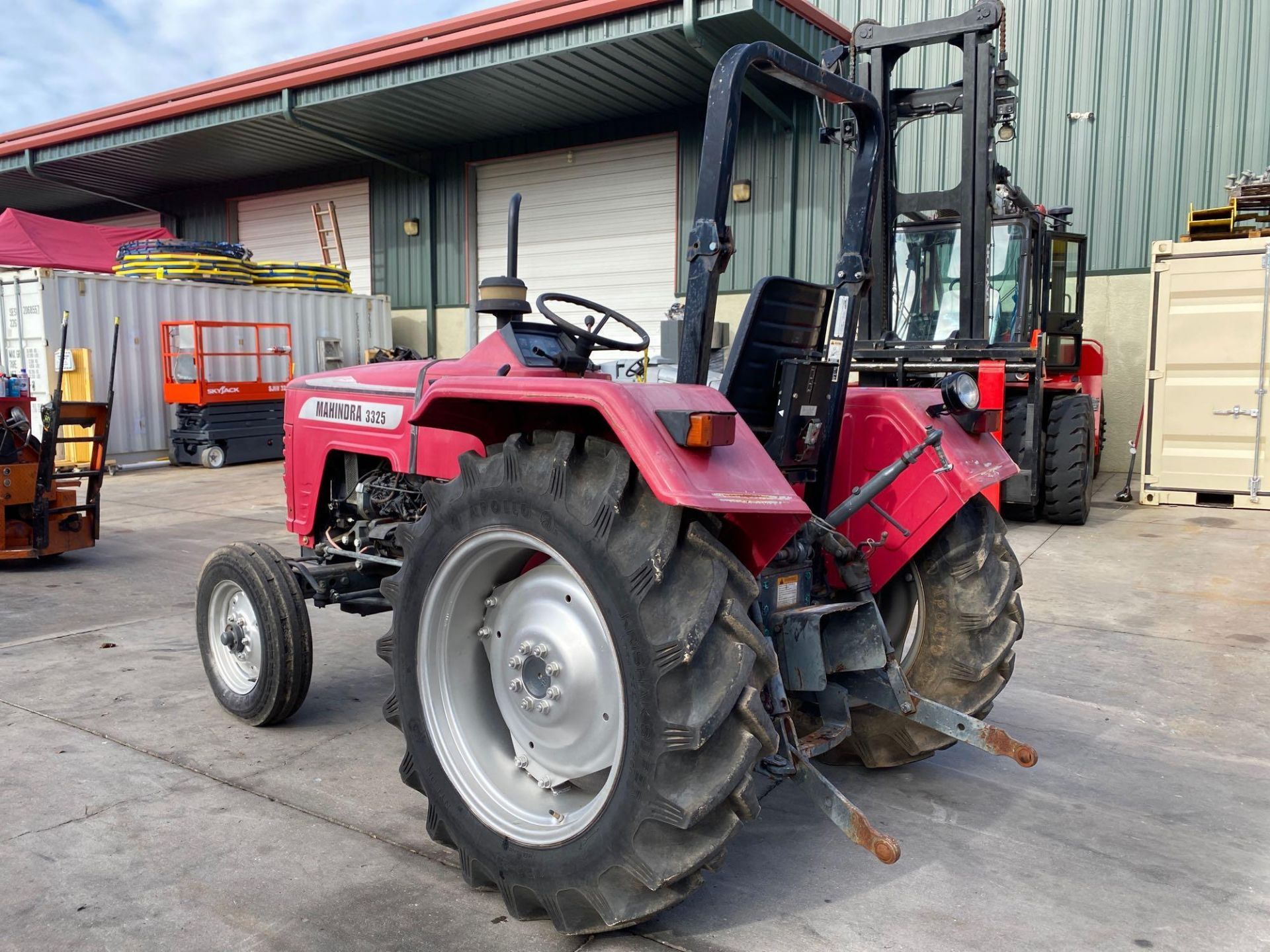 MAHINDRA 3325DI DIESEL TRACTOR, PTO, 3 POINT HITCH, RUNS AND DRIVES - Image 16 of 26
