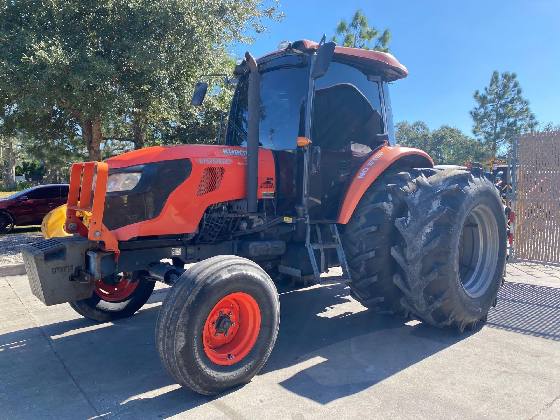 2012 KUBOTA M9960 DIESEL TRACTOR, DUAL REAR WHEELS, ENCLOSED CAB, HEAT, A/C BLOWS COLD - Image 7 of 44