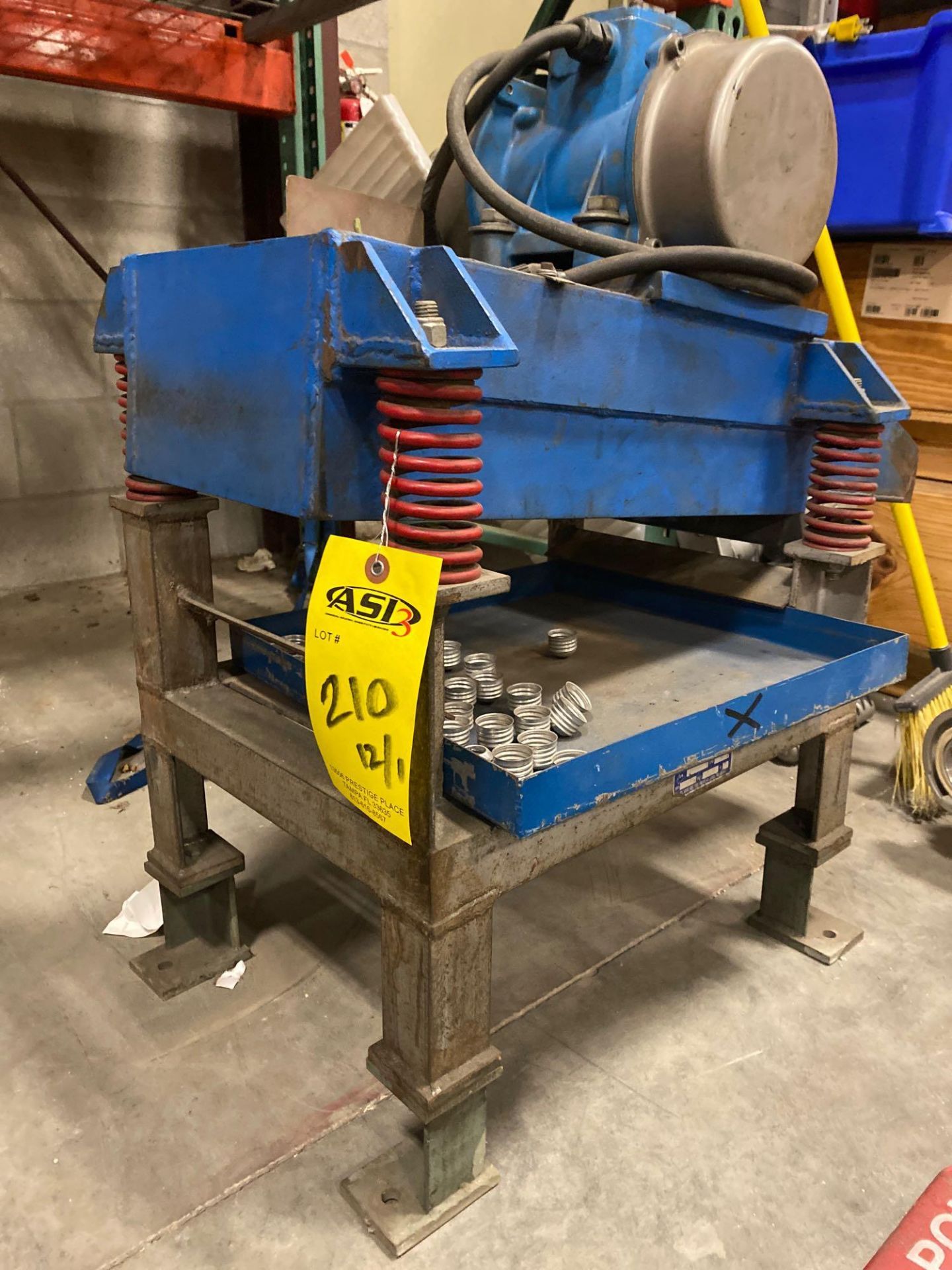 VIBRATING TABLE SIFTER, RUNS