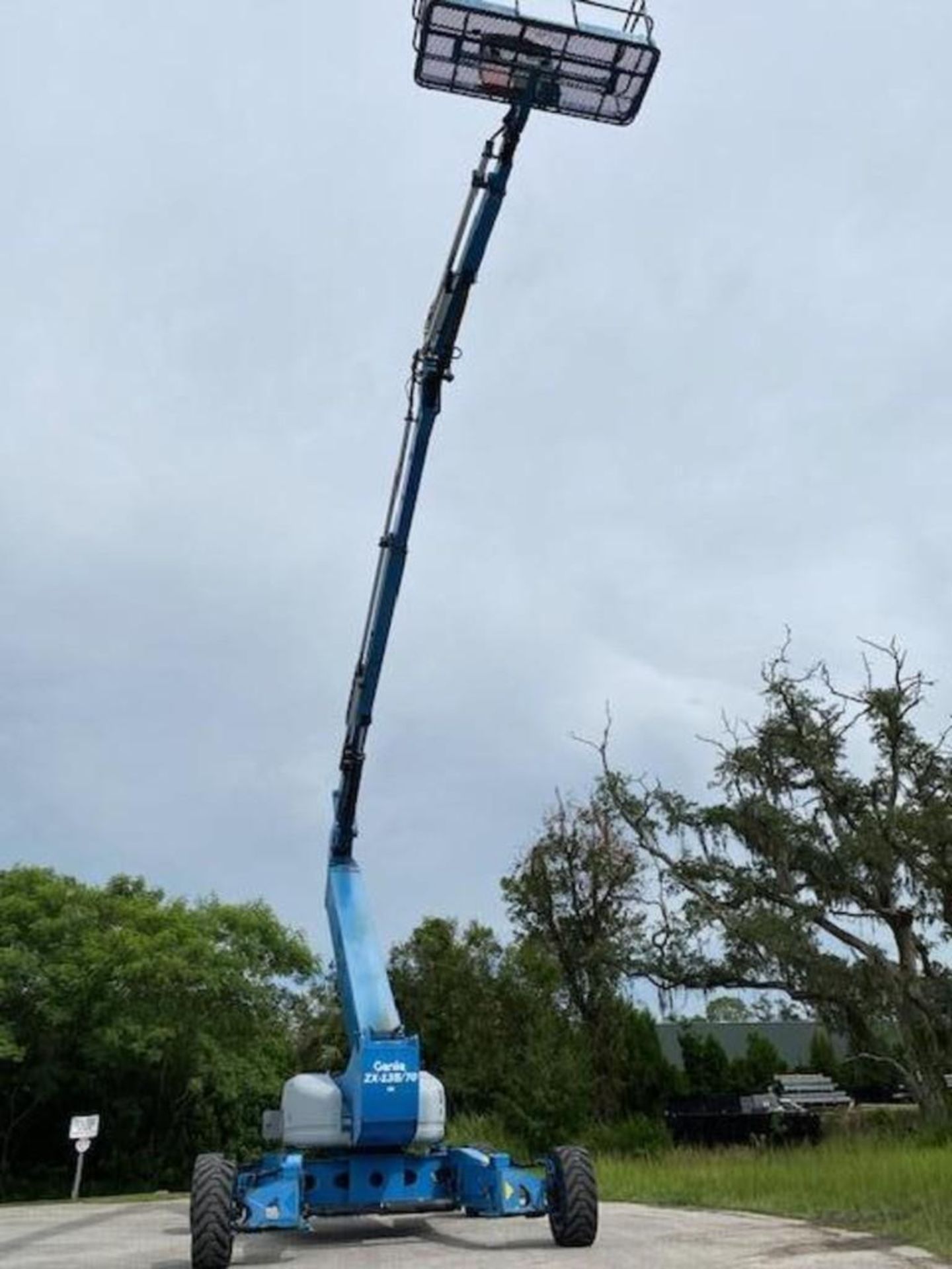 2013 GENIE ZX 135/70 DIESEL ARTICULATING BOOM LIFT, CRAB STEERING AND EXTENDABLE LEGS - Image 8 of 38