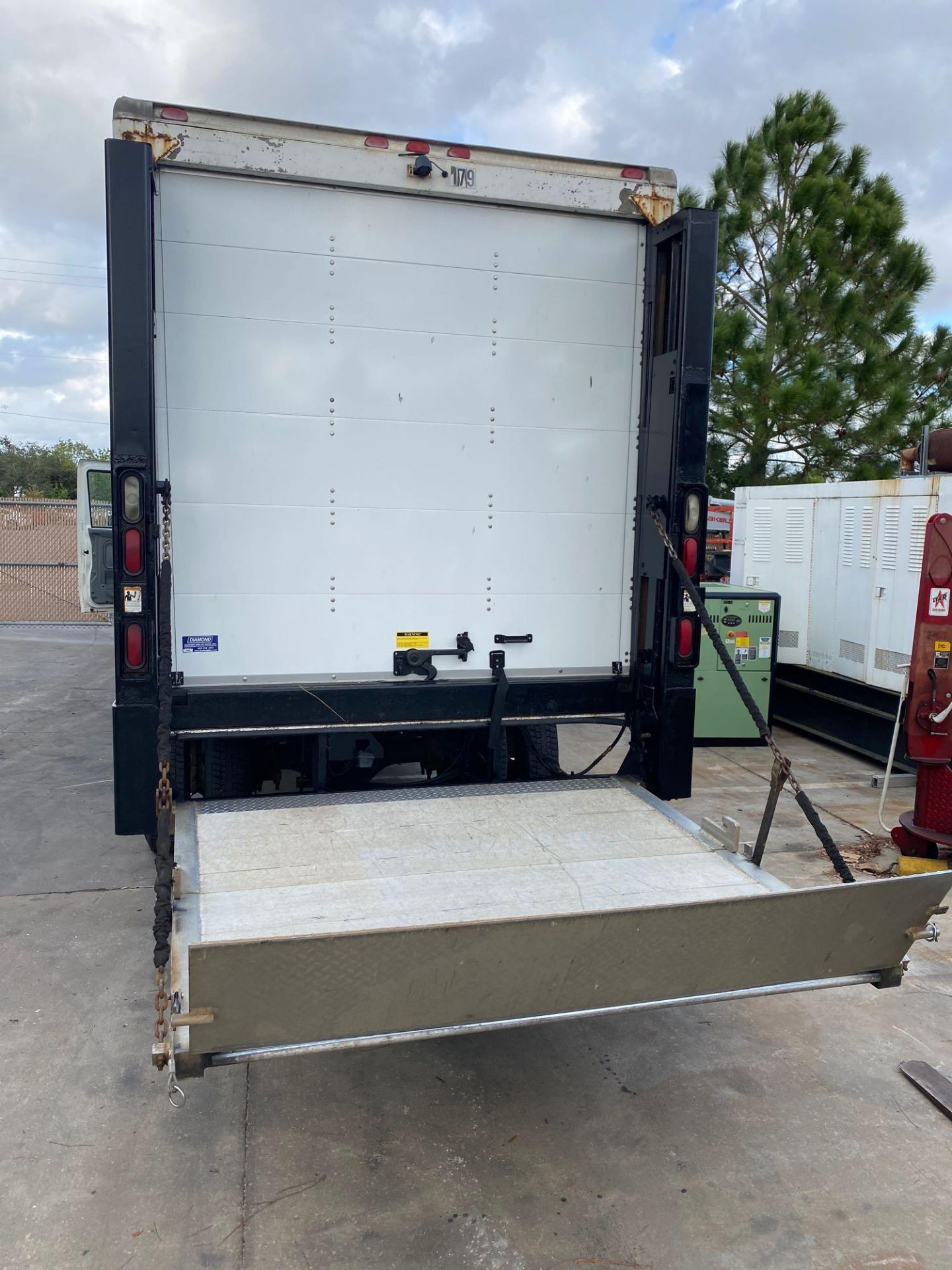 IH4300 BOX TRUCK, 16' X 8' BED, 4,000 LB CAPACITY LIFT GATE, NEWER ROLL UP BACK DOOR - Image 19 of 24