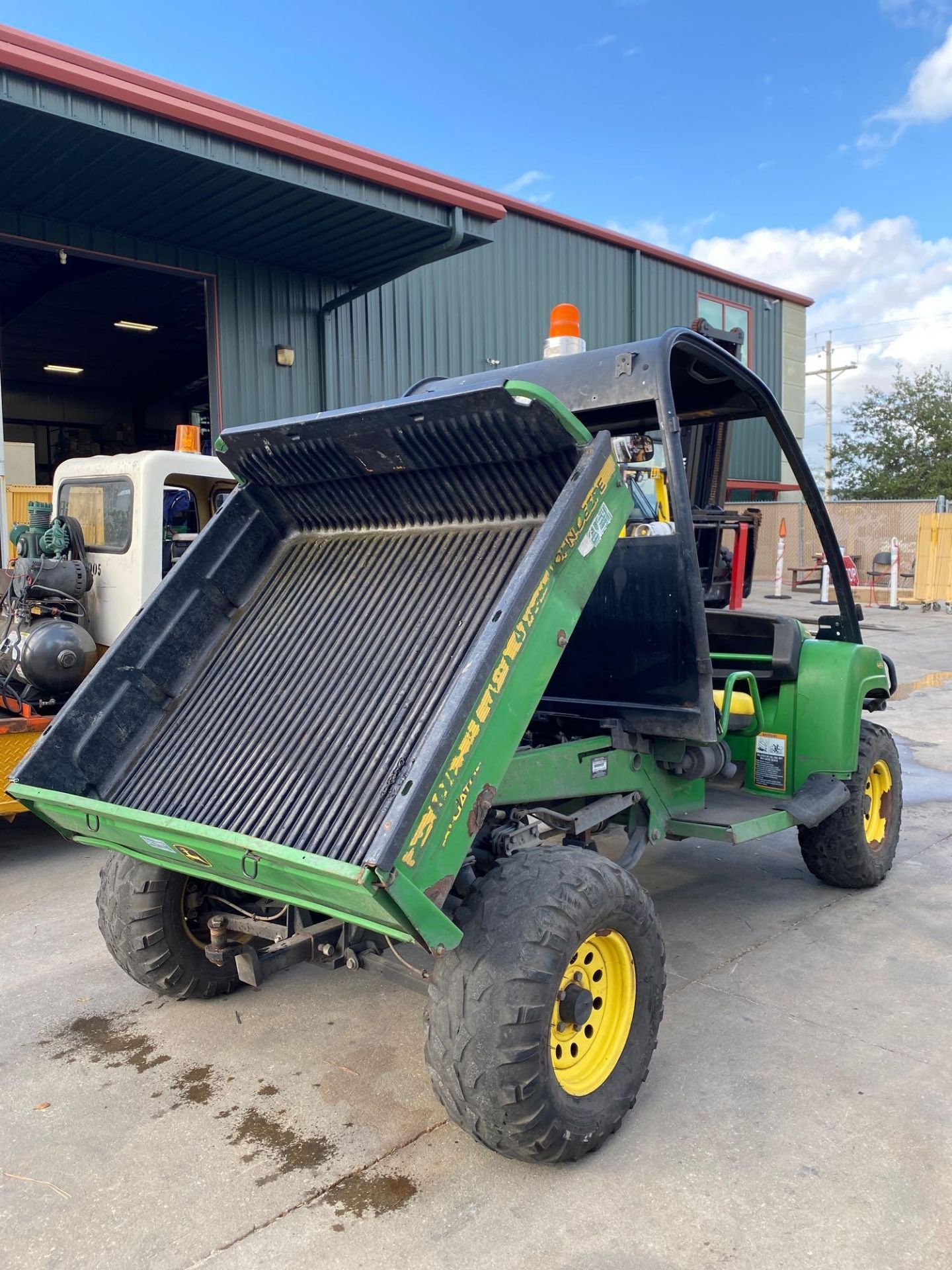 JOHN DEERE GATOR XUV UTILITY CART WITH HYDRAULIC DUMP BED, GAS POWERED, 1,713 HOURS SHOWING 4x4 - Image 5 of 9