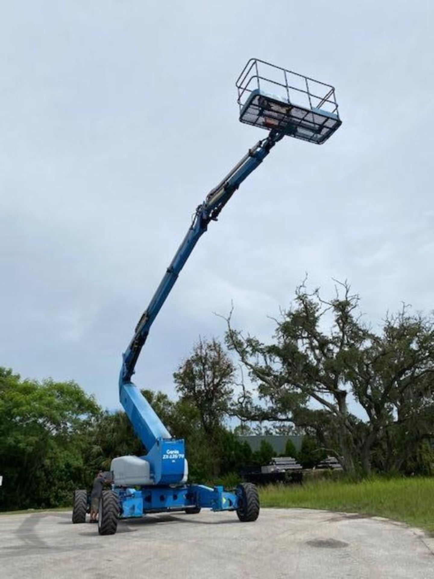 2013 GENIE ZX 135/70 DIESEL ARTICULATING BOOM LIFT, CRAB STEERING AND EXTENDABLE LEGS