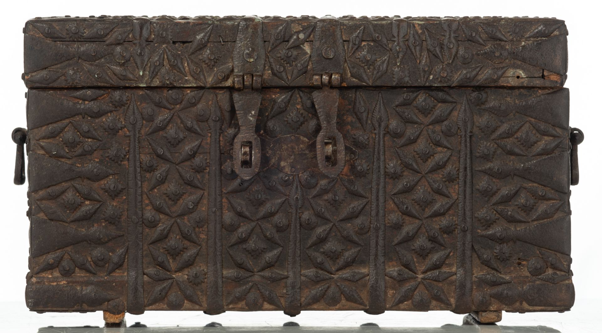 A Middle Eastern wooden chest with wrought iron fittings, H 20,5 - W 37 - D 20,5 cm - Image 2 of 8