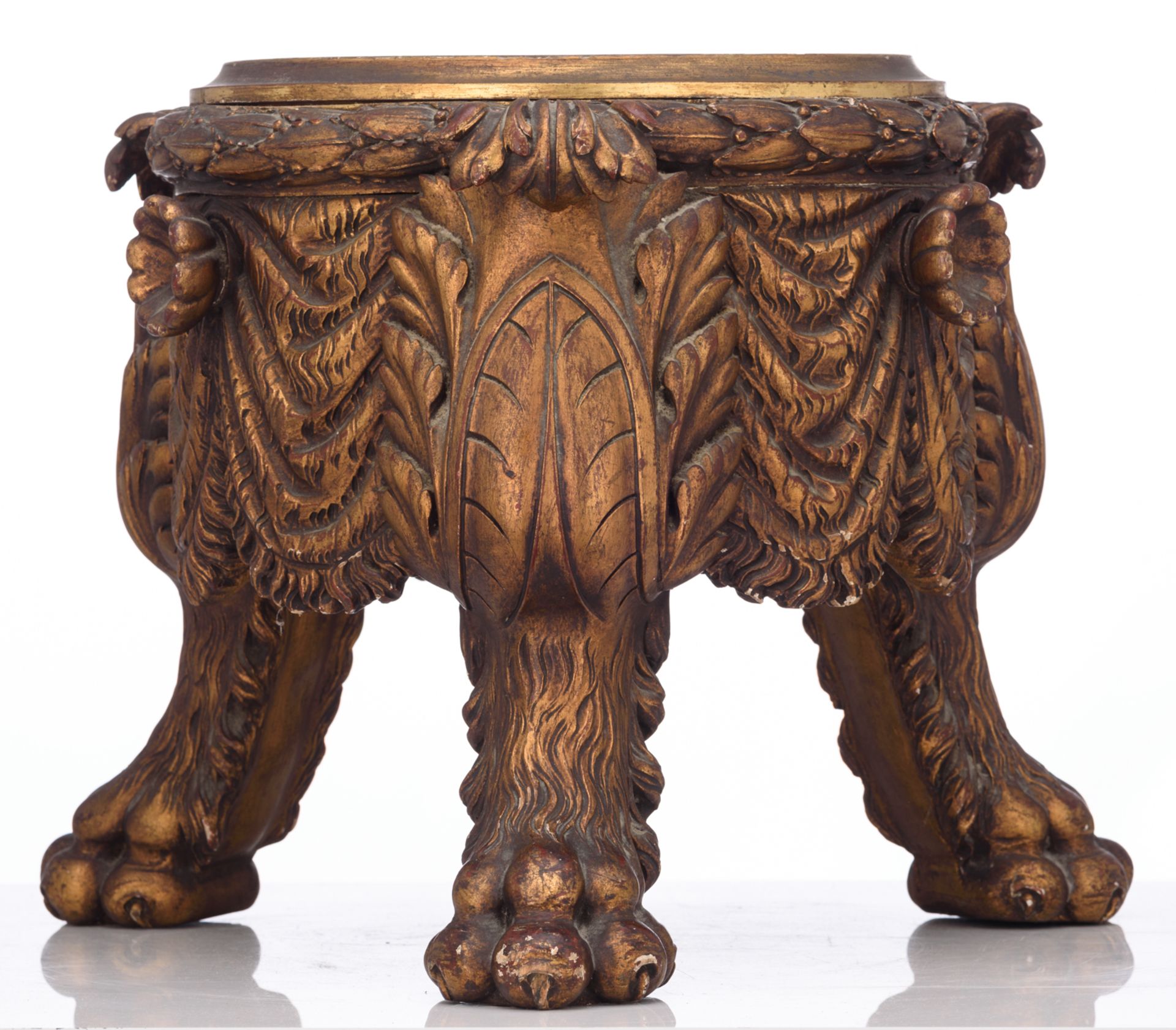 A Neoclassical gilt wooden carved lion paw tripod stand, H 41 cm - Image 4 of 7