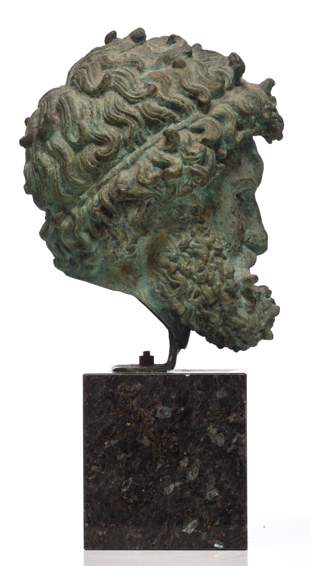 The bust of Zeus, after the Antique, green patinated bronze on a serpentine marble base, H 32 - 50 c - Image 4 of 6