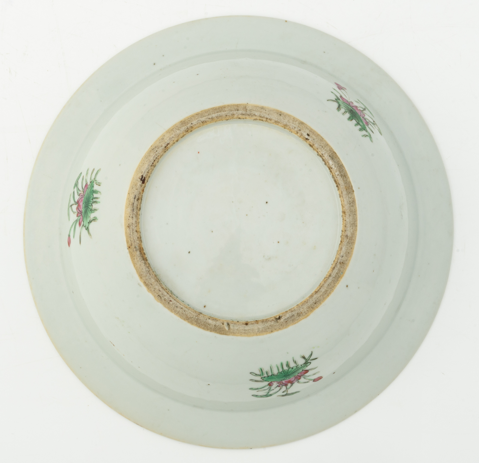 A Chinese famille rose Canton bowl, decorated with flowers, fruits, birds and butterflies, 19thC, H - Image 3 of 7