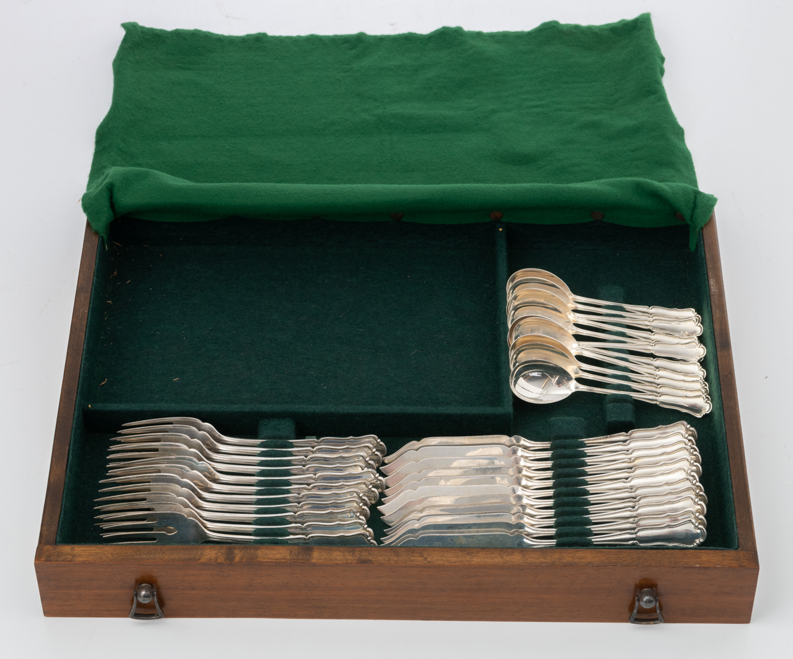 A twelve-person silver 'menagère' cutlery set 'au grand complet', 800/000, LXV model, made by Robbe - Image 2 of 8