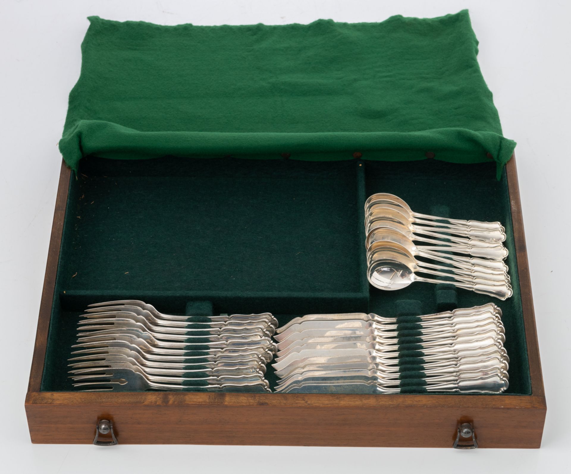 A twelve-person silver 'menagère' cutlery set 'au grand complet', 800/000, LXV model, made by Robbe - Bild 2 aus 8
