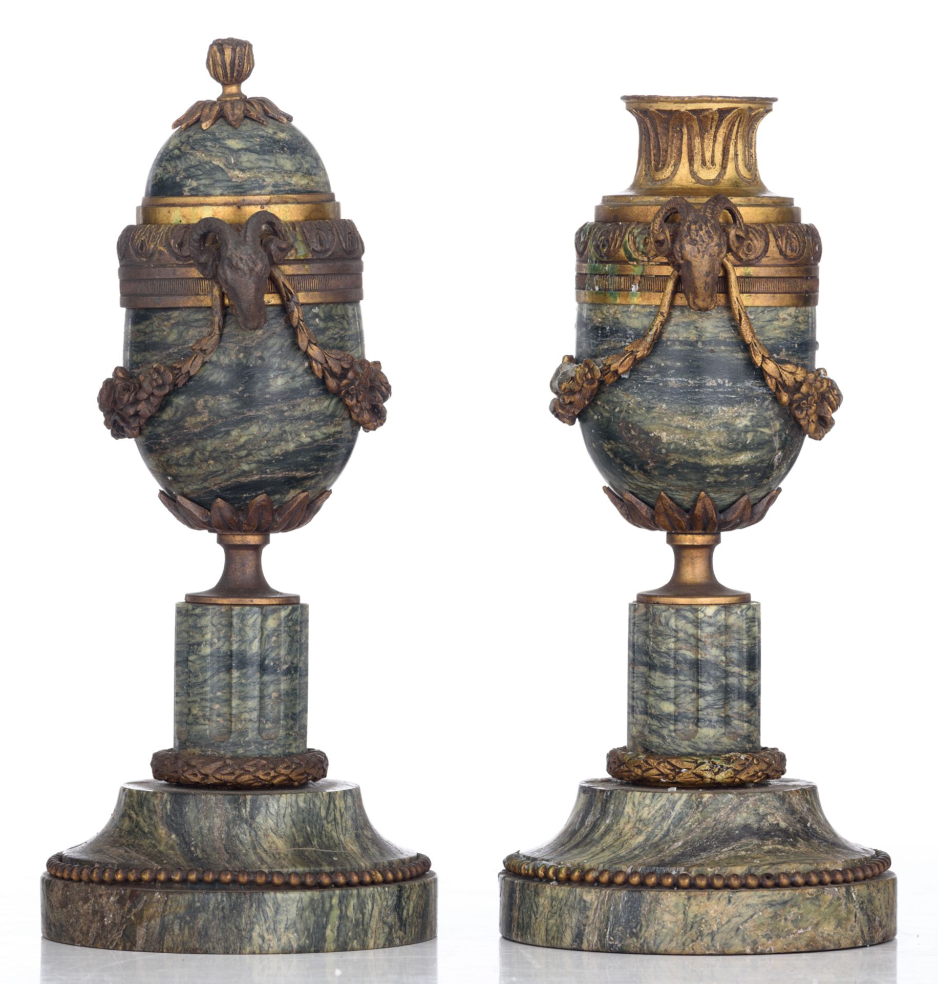 A fine pair of Neoclassical vert de mer marble cassolettes, with gilt bronze mounts, transformable i - Bild 4 aus 8
