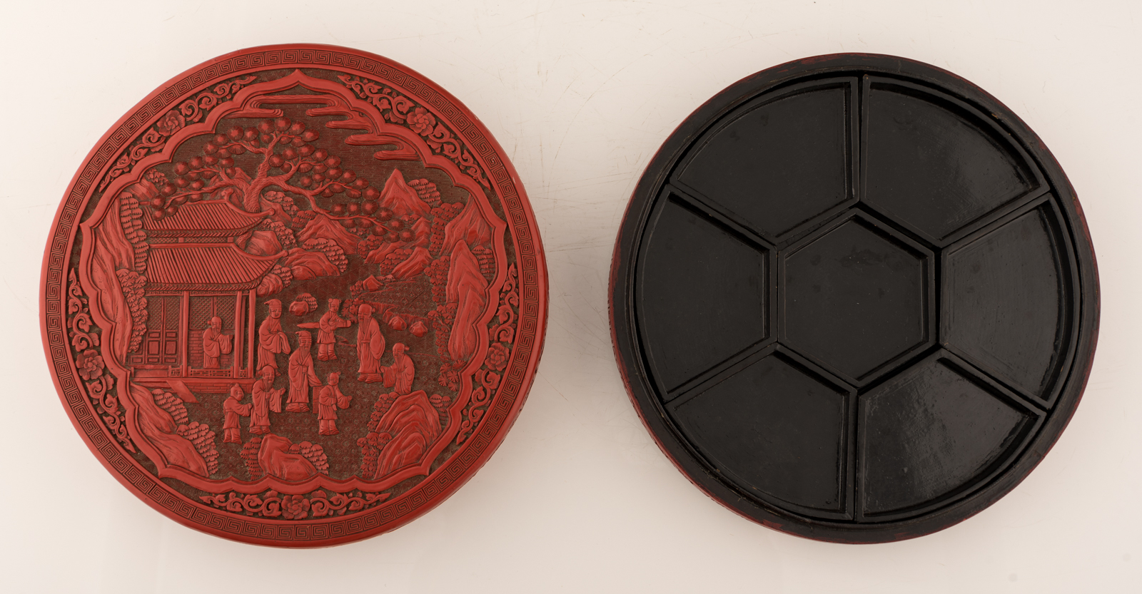 A Chinese Peking cinnabar lacquered sweetmeat box and cover, H 11,5 - ø 32,5 cm - Image 6 of 8