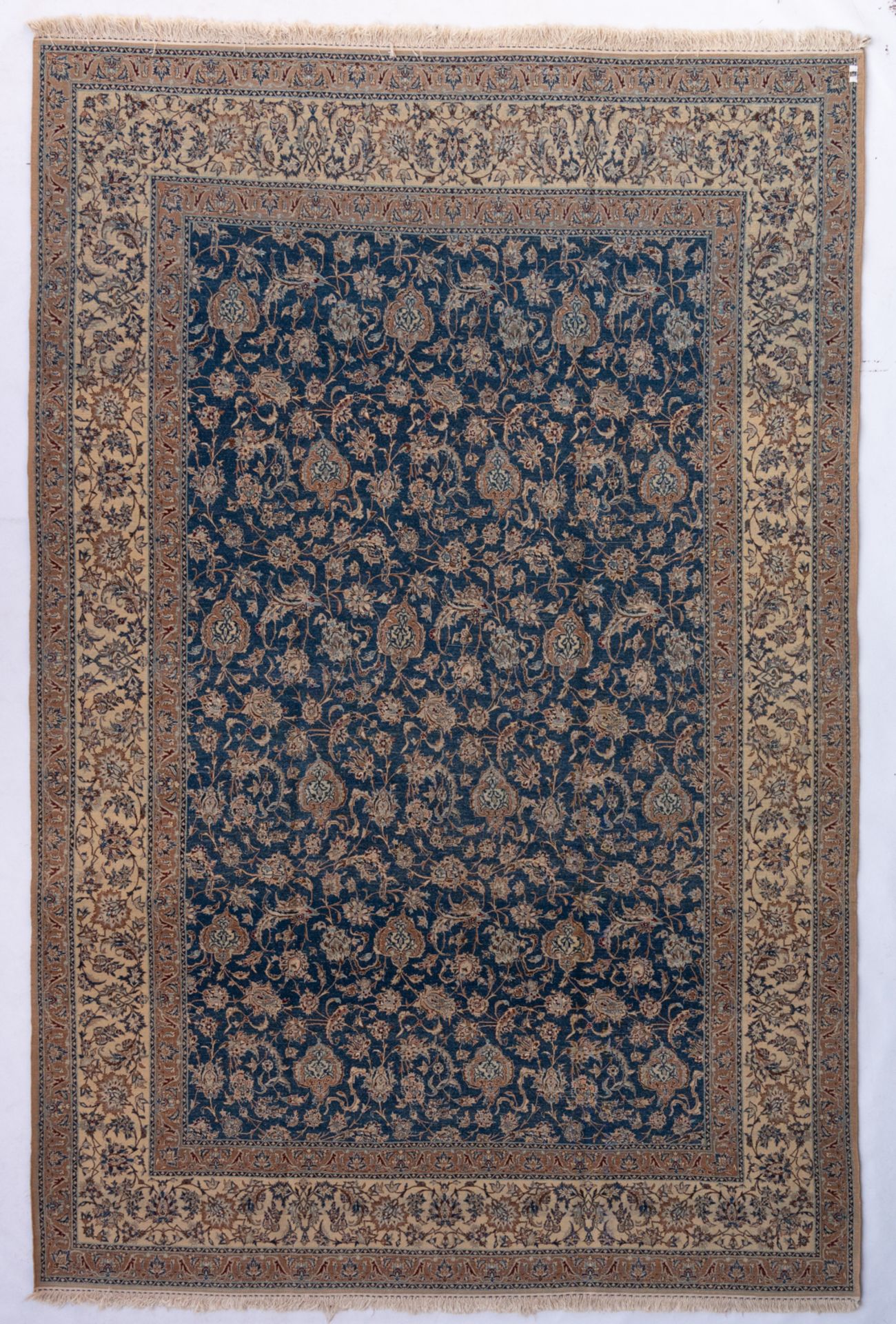 A fine Oriental  silk and linen rug, Nain, ca 1950, 323 x 211,5 cm - Bild 2 aus 5