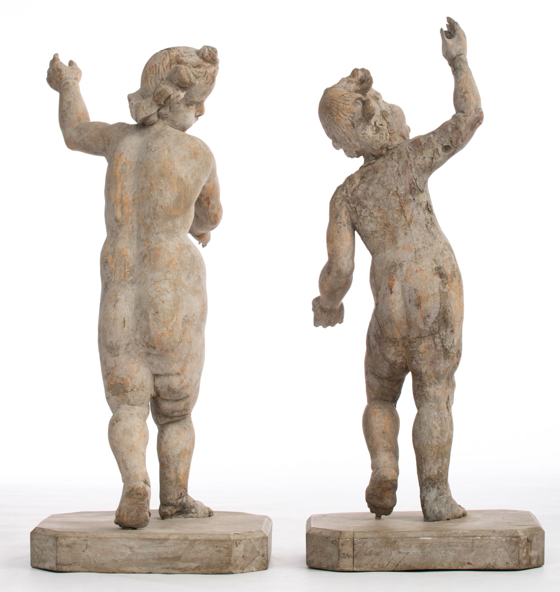 A pair of 18thC German patinated limewood sculptures of putti, H 147 - W 63 - D 50 cm - Image 4 of 5