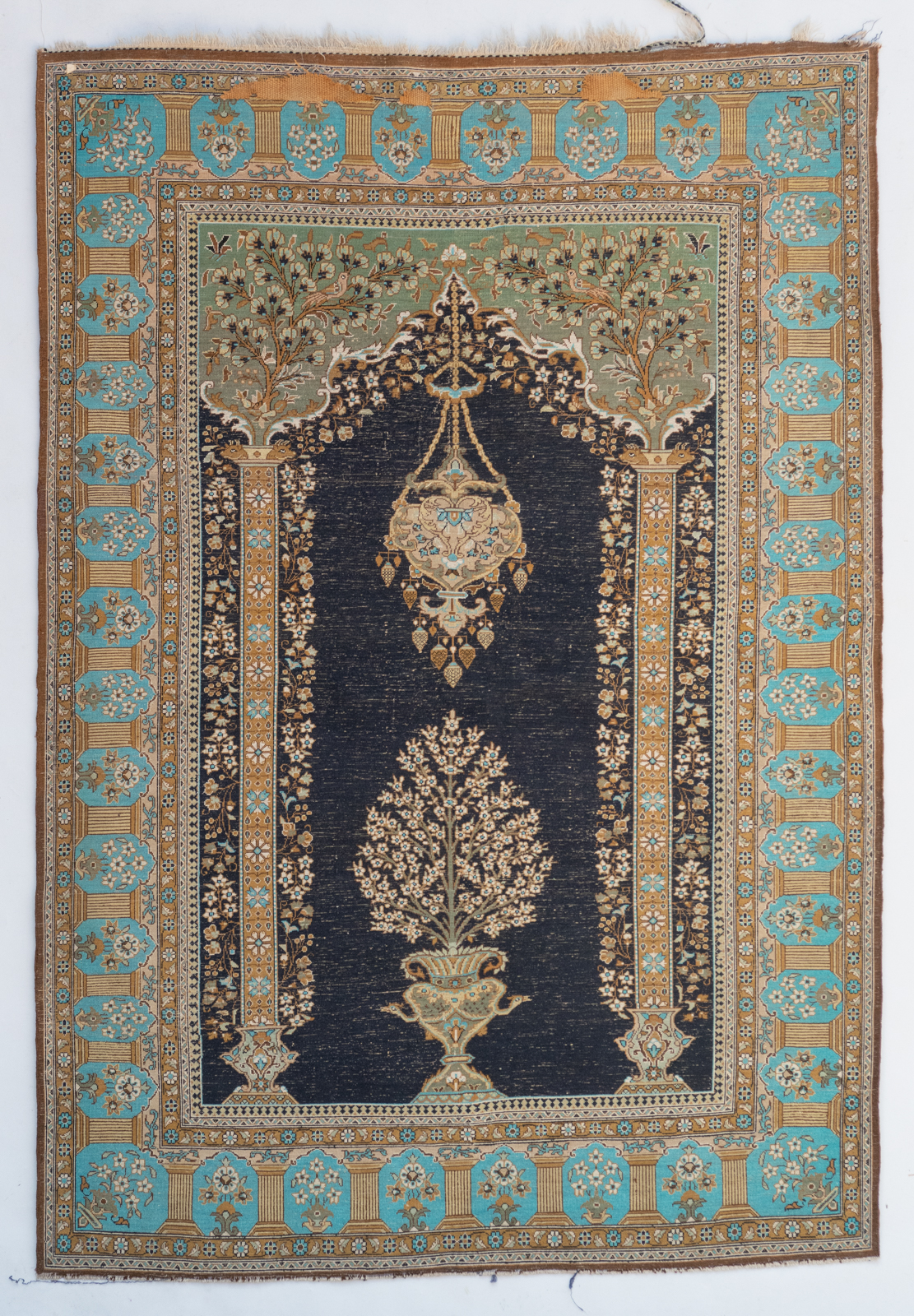 An Oriental silk prayer rug, decorated with a flower basket, 156 x 107 cm - Image 2 of 3