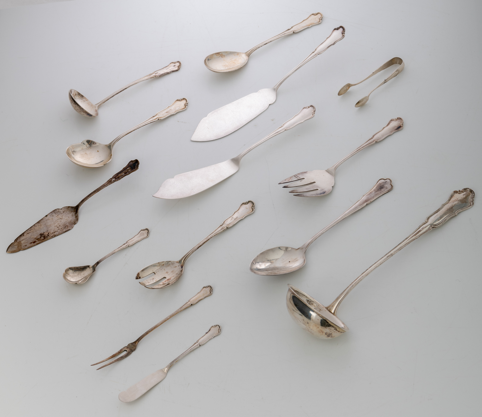 A twelve-person silver 'menagère' cutlery set 'au grand complet', 800/000, LXV model, made by Robbe - Image 5 of 8